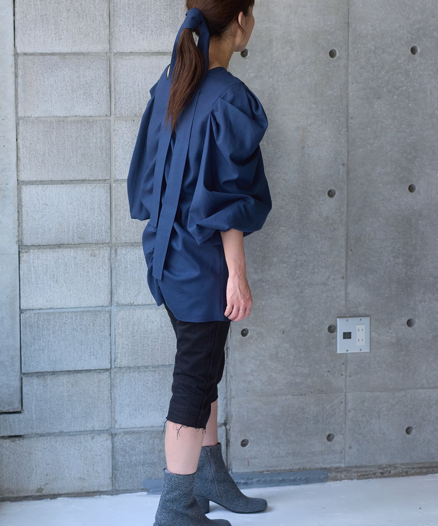 【2025年】エレガントファッションを上品に着 Power shoulder tie blouse | Pasterip(パセリ)レディース | PAL トップス