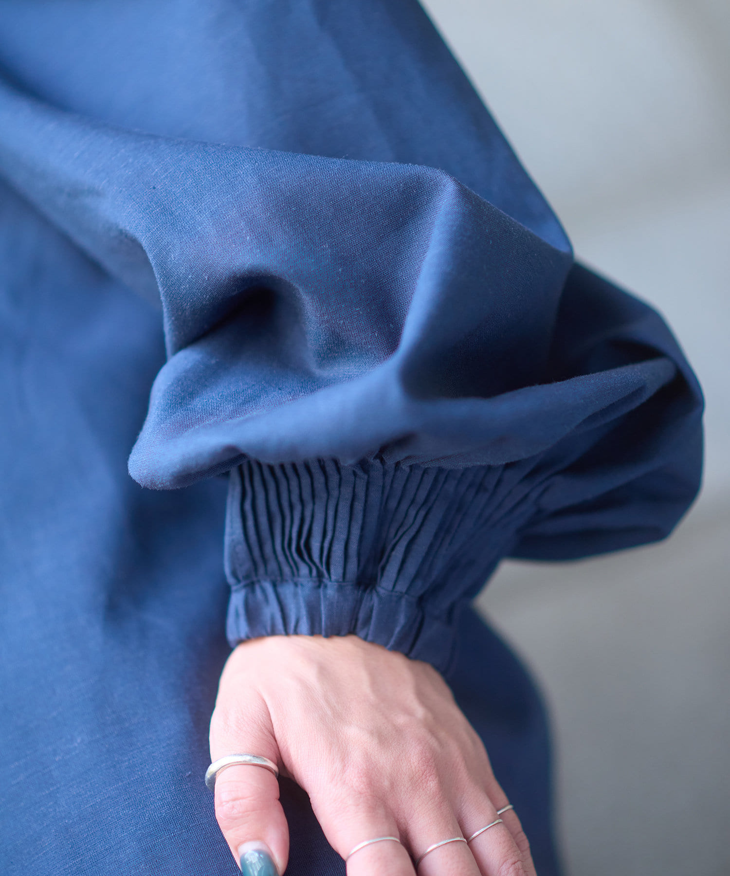 Pasterip(パセリ) Power shoulder tie blouse