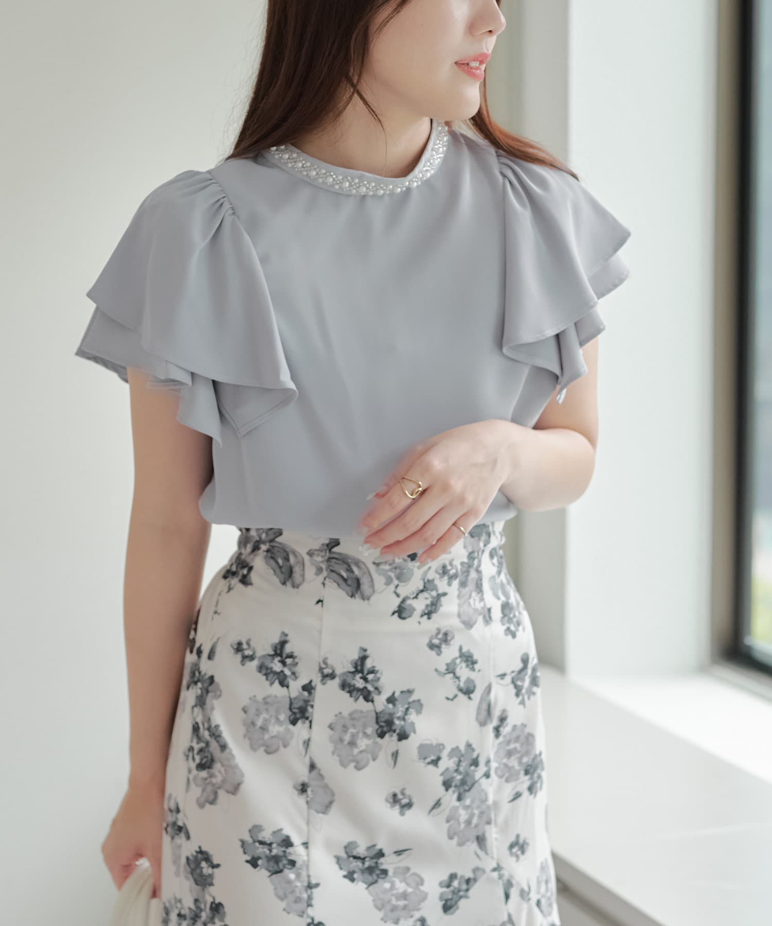 ポケットビジューラッフルブラウス