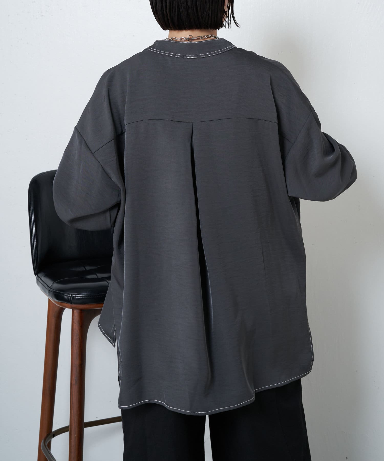 Jena　espace merveilleux(ジェナ　エスパスメルヴェイユ) スタッズポケットシャツ