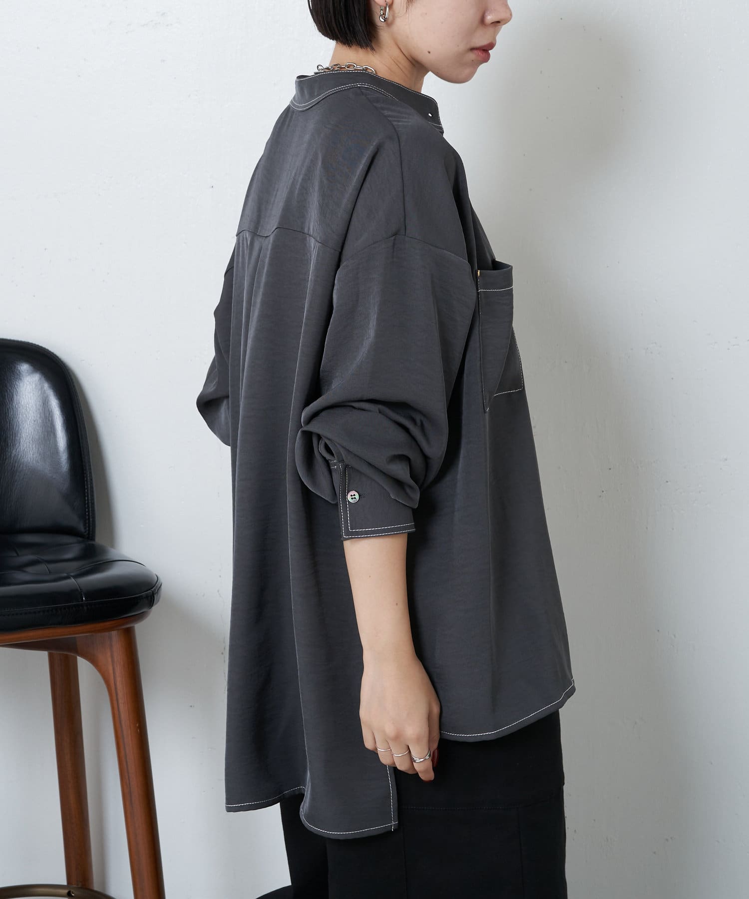 Jena　espace merveilleux(ジェナ　エスパスメルヴェイユ) スタッズポケットシャツ