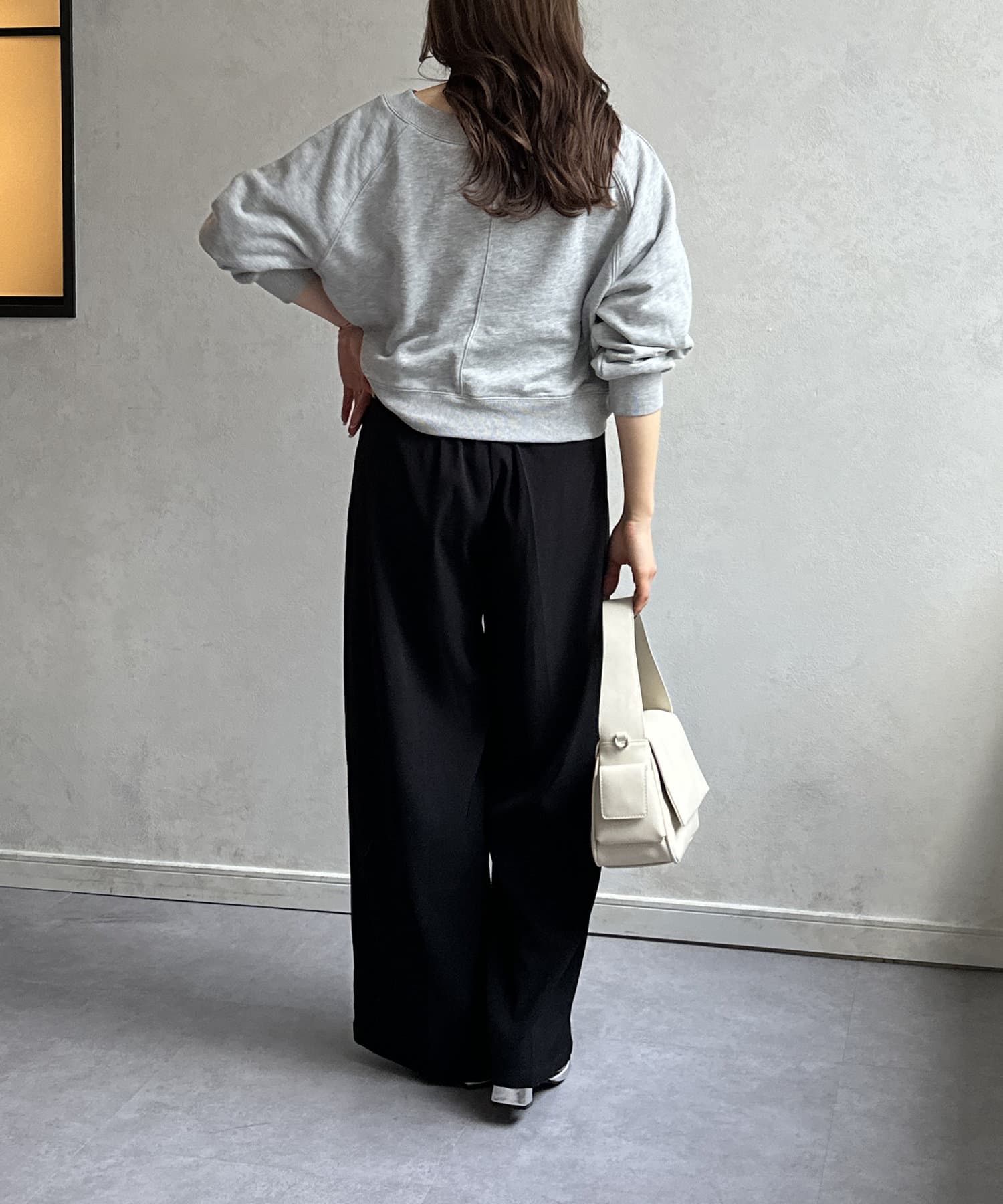Thevon.(ゼヴォン) ボートネック刺繍ロゴプルオーバー