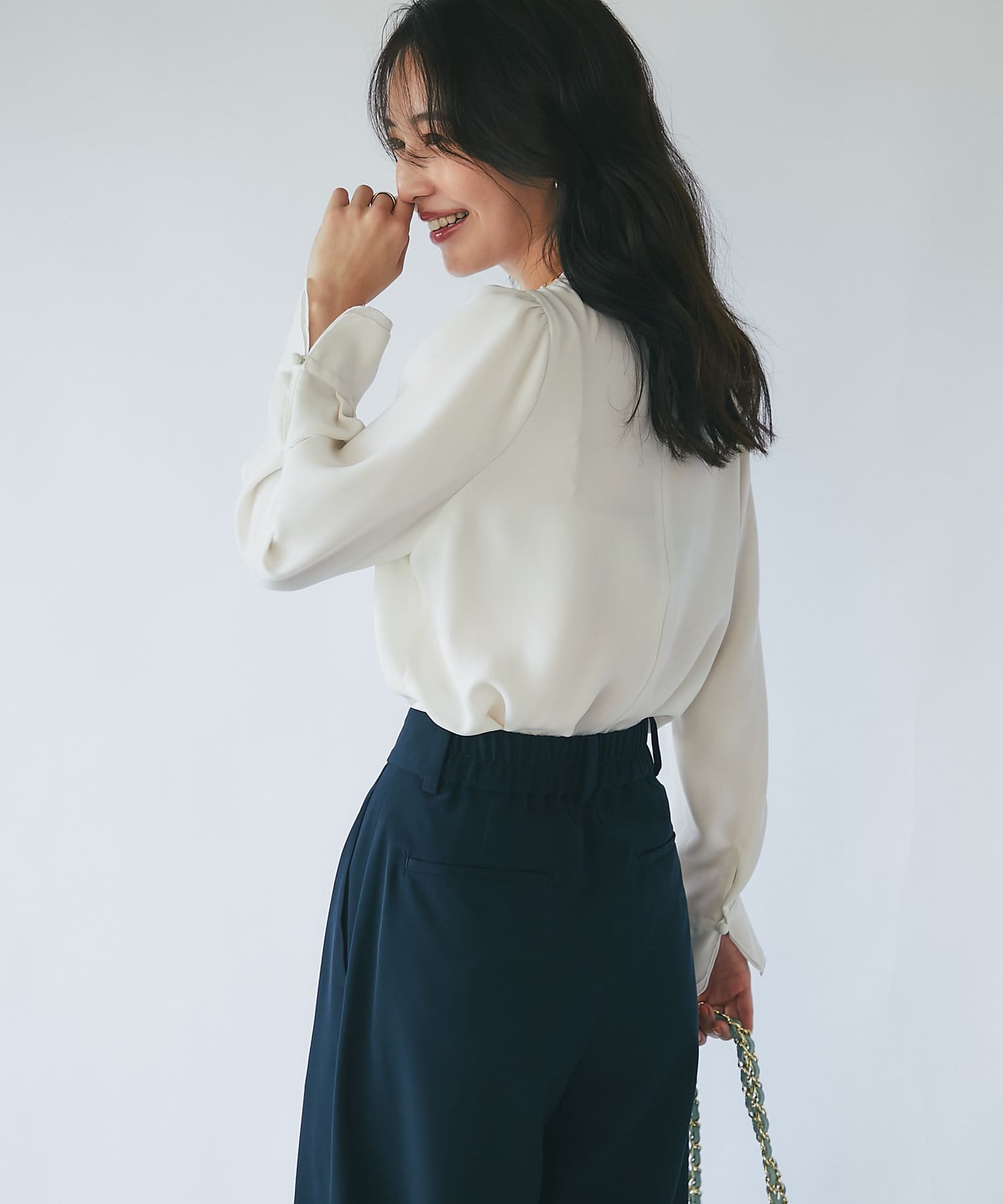 お上品】クルーネックメローブラウス | La boutique BonBon(ラブ