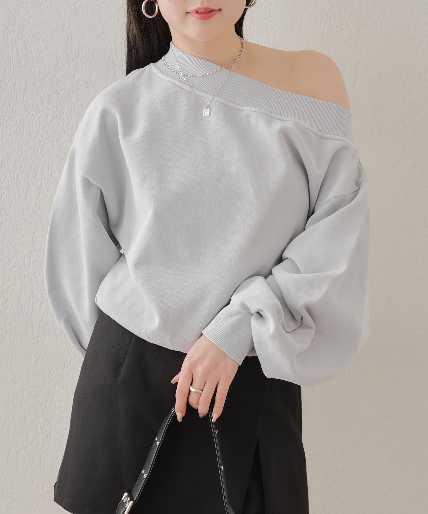 Chico スパンコールオフショルスウェット　アイボリー WEB限定で再販決定！】スパンコールオフショルスウェット
