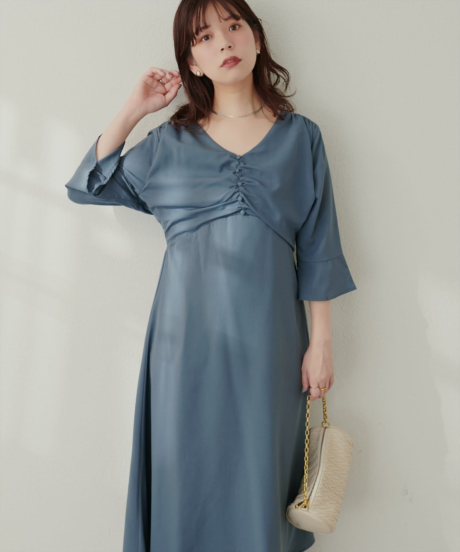 胸くしゅすっきりAラインレディワンピース | natural couture