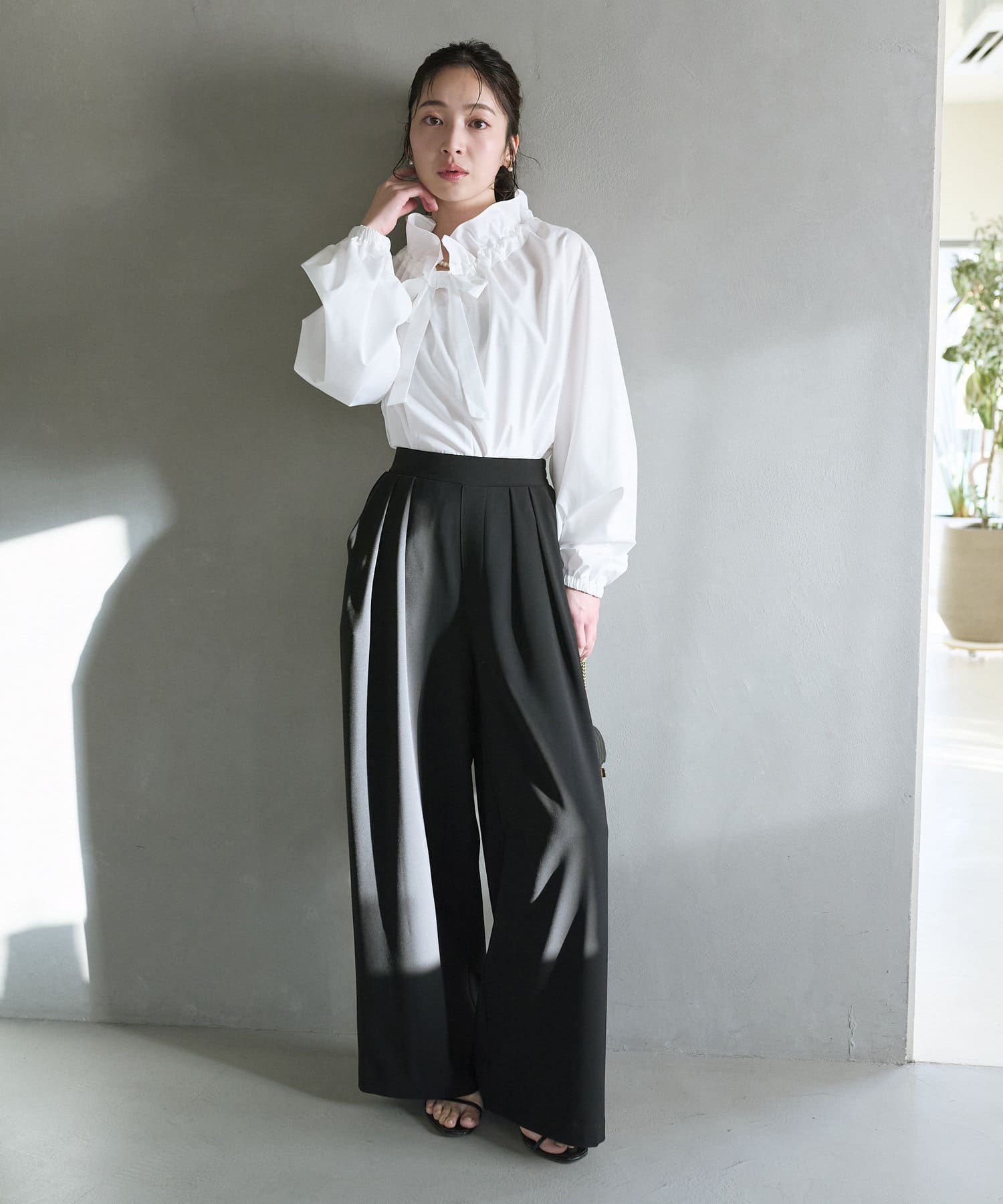 La boutique BonBon(ラブティックボンボン) 【人気スタッフRISA監修カラーあり・全骨格美人見え】2タックワイドパンツ