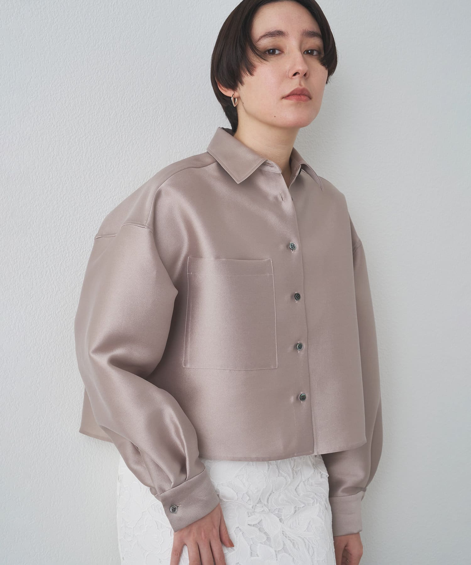 トップス IKKokudo インフルエンサーコラボ】シルキーダブルクロスクロップドシャツ