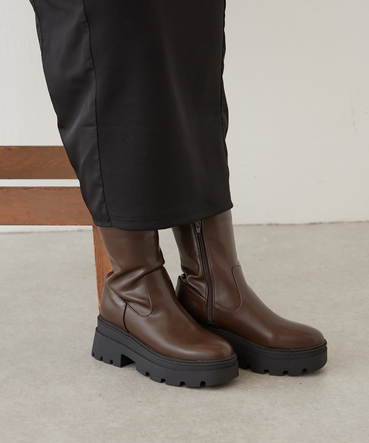 Jena　espace merveilleux(ジェナ　エスパスメルヴェイユ) サイドジップ厚底ブーツ