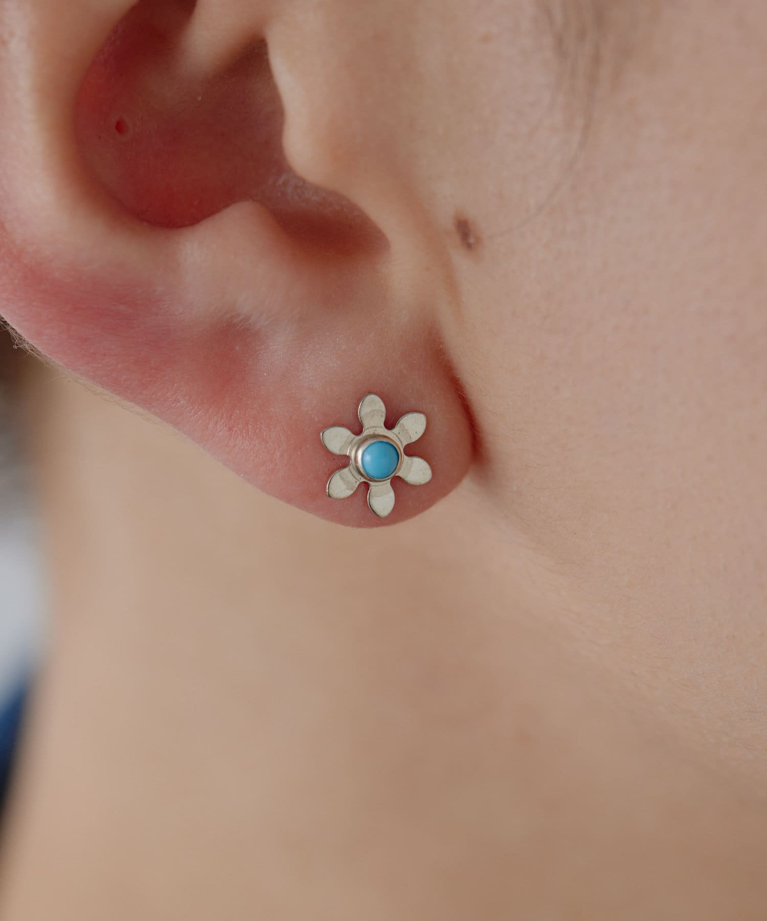 ear PAPILLONNER(イア パピヨネ) 《スターリングシルバー使用》ターコイズフラワーピアス