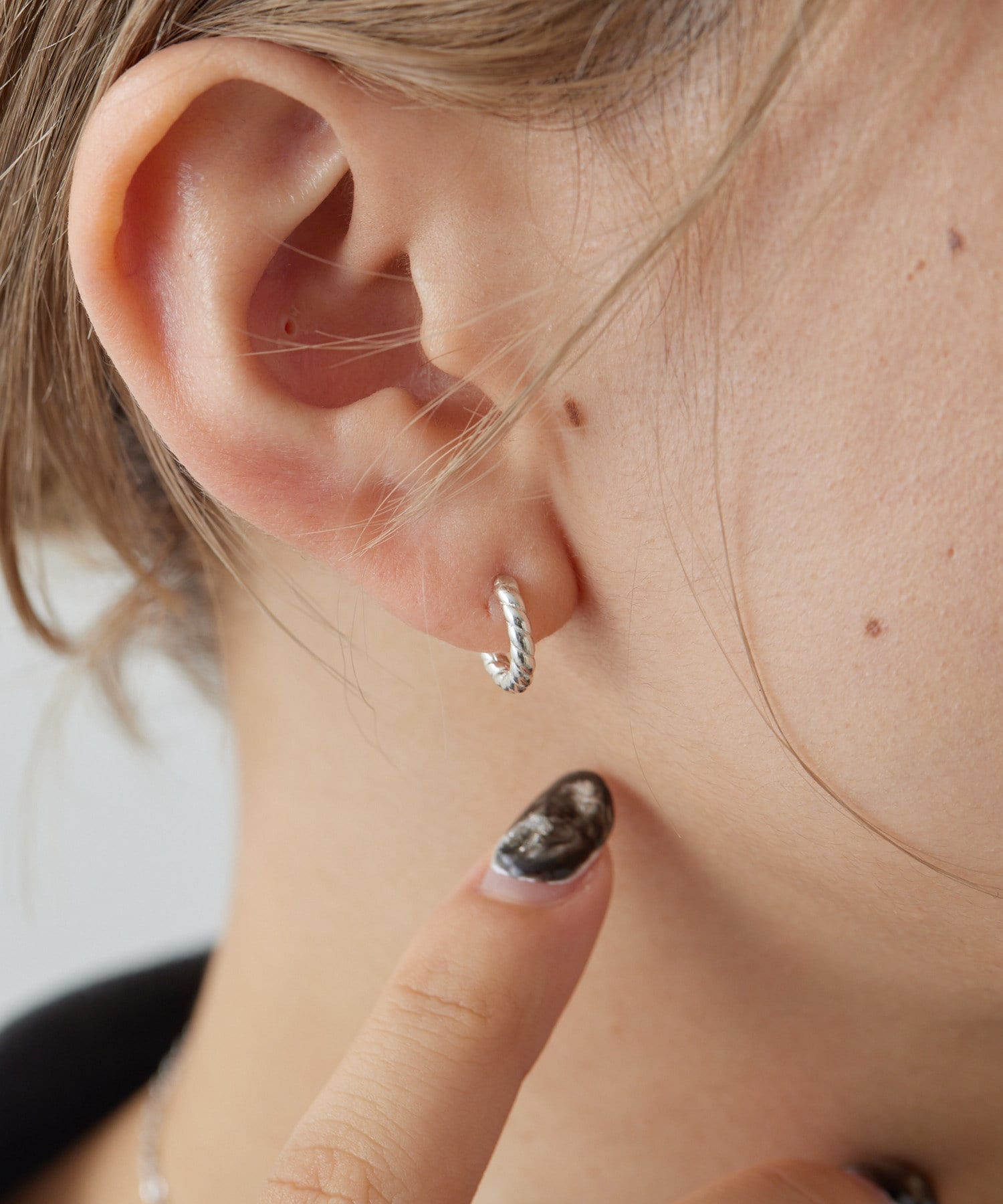 ear PAPILLONNER(イア パピヨネ) 《WEB＆一部店舗限定》キャッチレス/スターリングシルバー使用/ヨリセンミニミニフープピアス