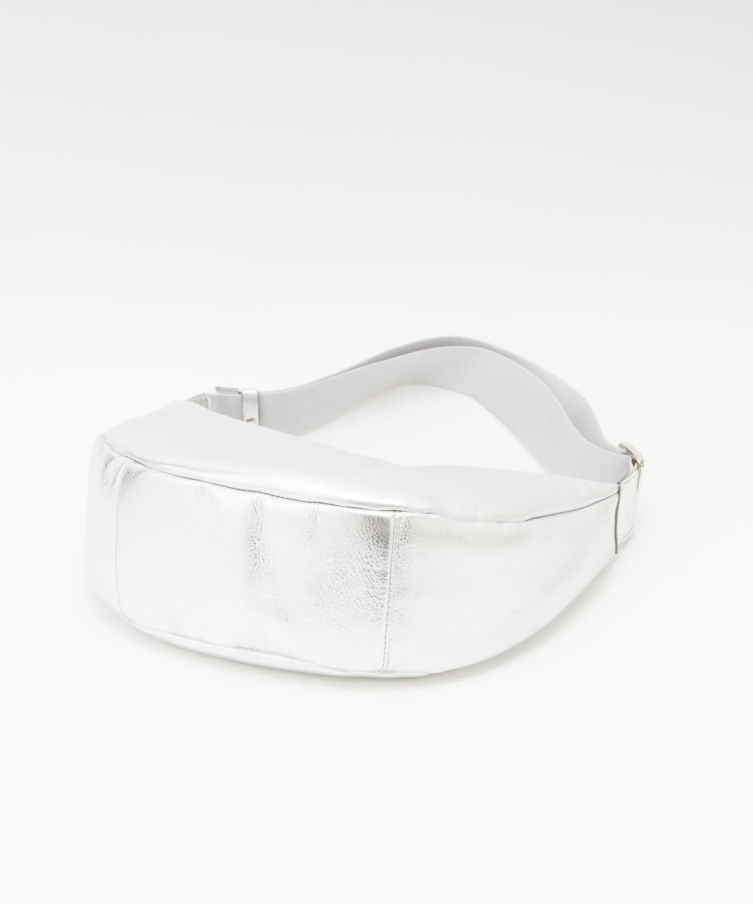 russet(ラシット) 【名品】ソフトレザーラウンドショルダーバッグ［silver］