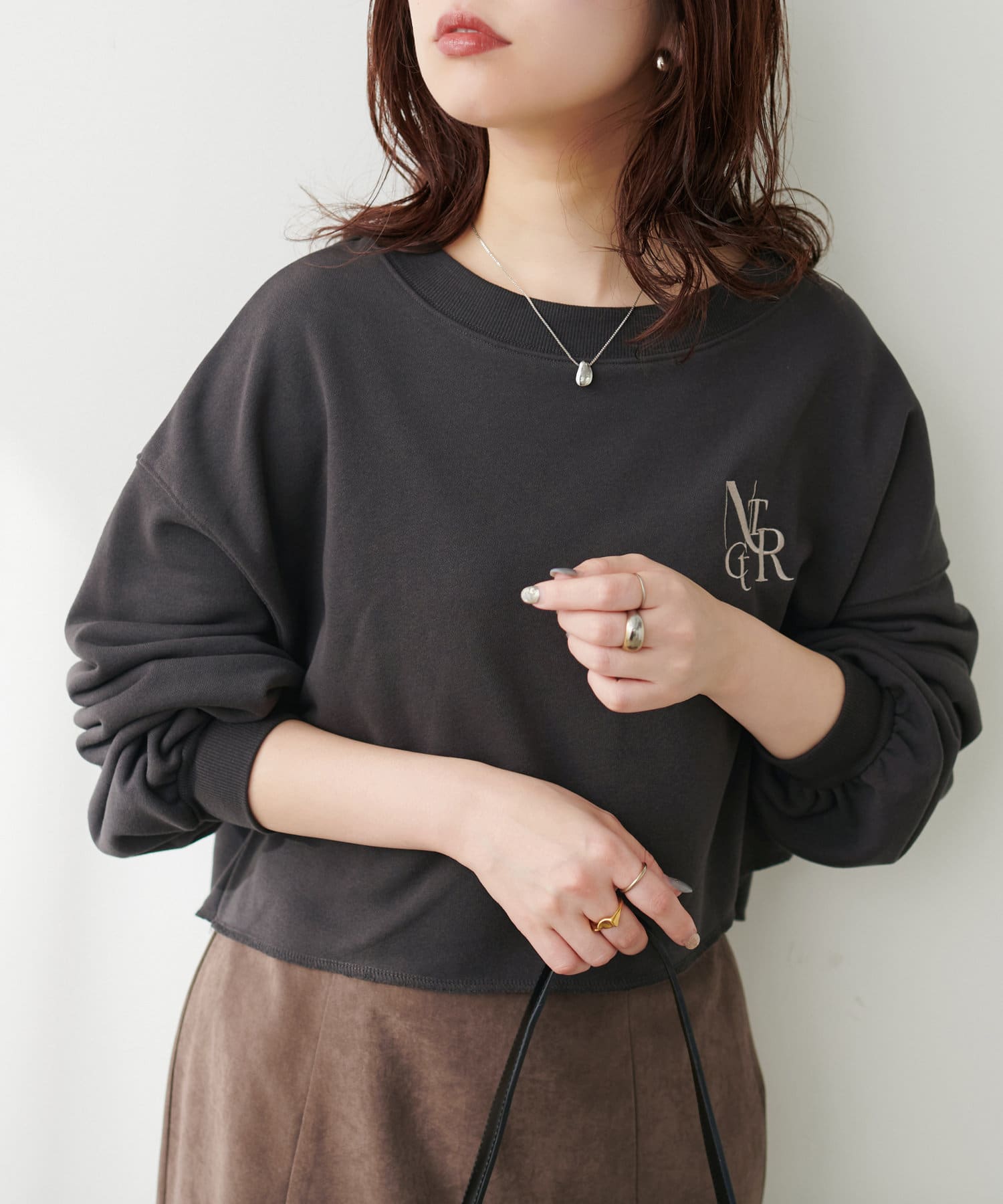 natural couture(ナチュラルクチュール) 【WEB限定】刺繍ロゴ裏毛プルオーバー