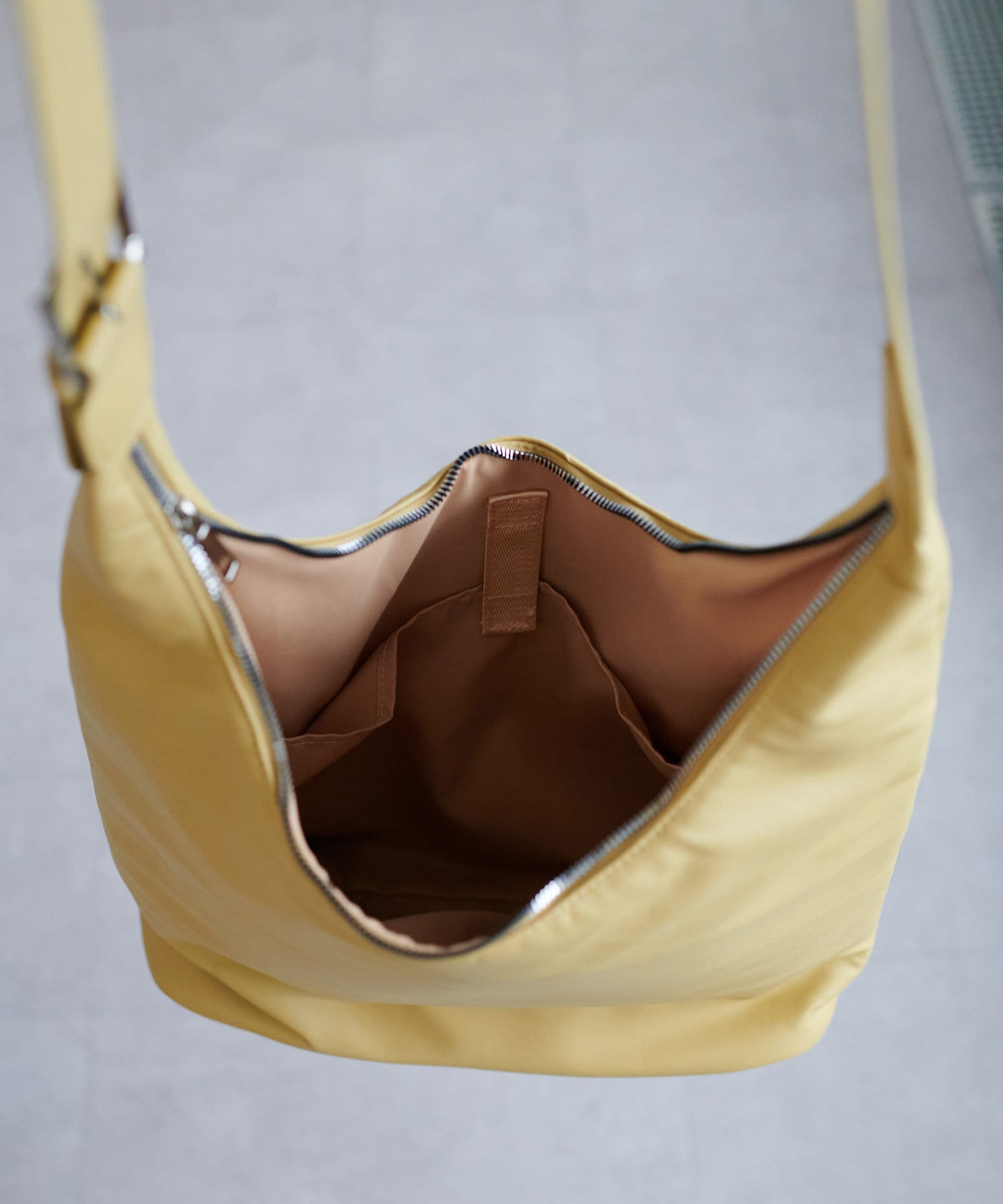 DISCOAT(ディスコート) ベルトハンドルビッグホーボーバッグ《詳細動画あり》