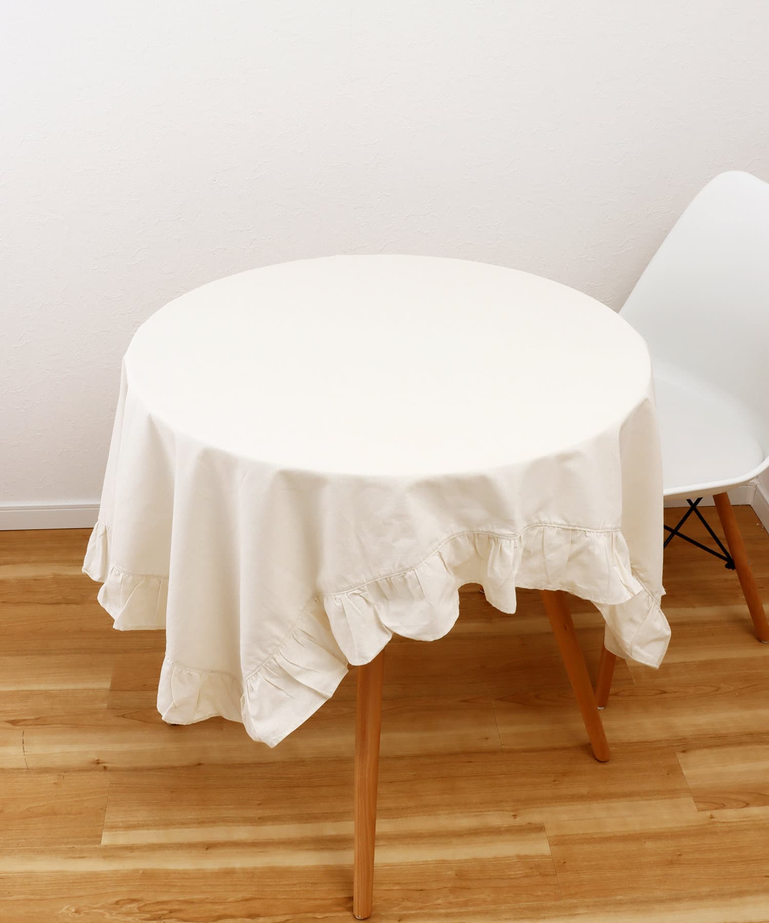 フリルテーブルクロス：100×140cm／NaturalAfternoonTea | 3COINS(スリーコインズ)ライフスタイル | PAL  CLOSET(パルクローゼット) - パルグループ公式ファッション通販サイト