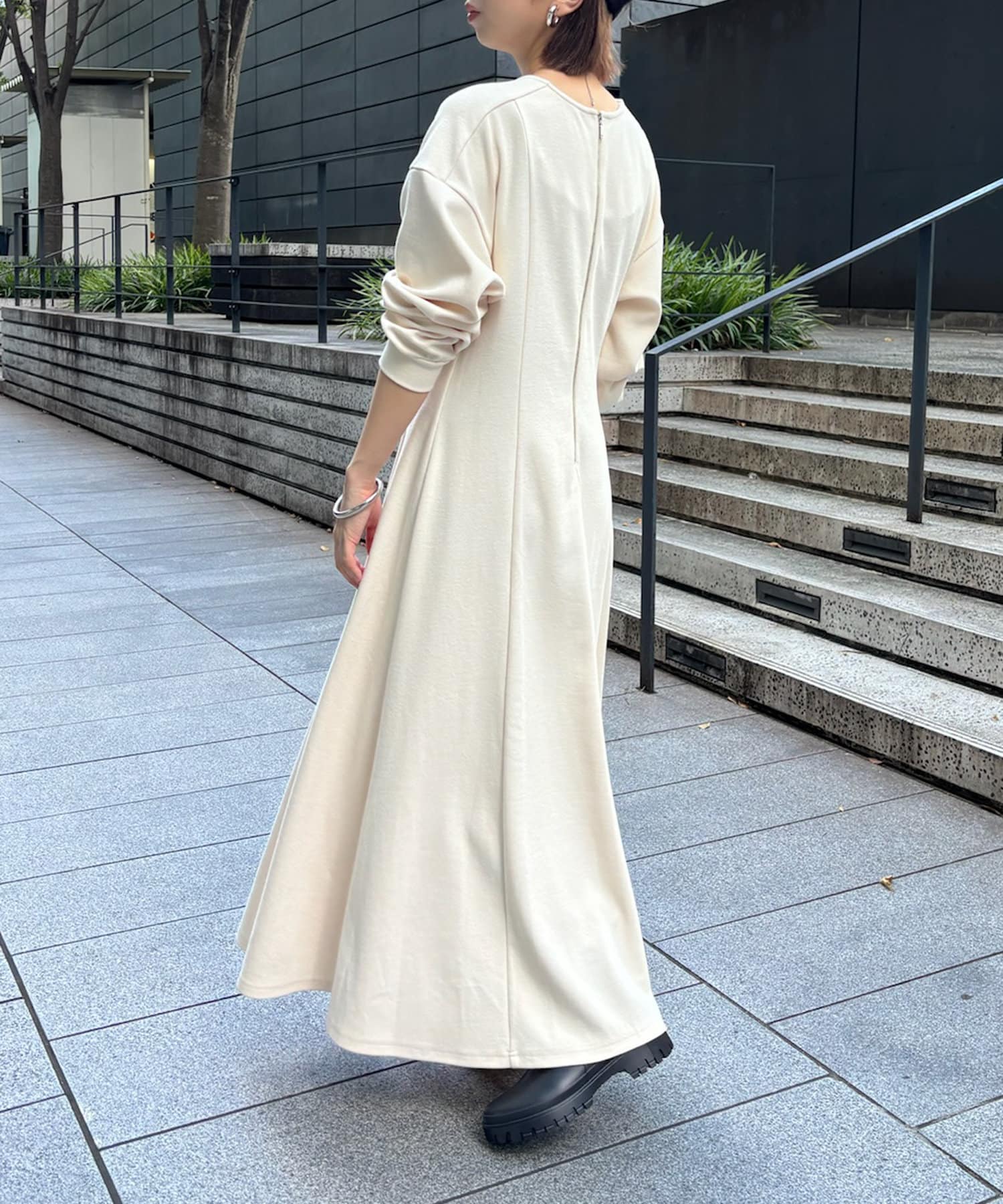 iristagramuuコラボ】カットフレアワンピース | LOUNGEDRESS(ラウンジ  