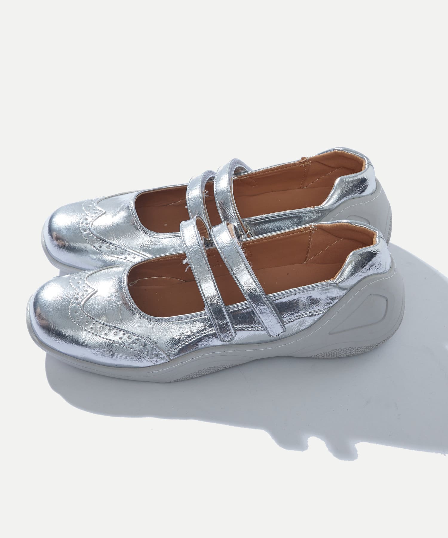 WHO’S WHO gallery(フーズフーギャラリー) 【HiNT/ヒント】ウィングチップストラップシューズ