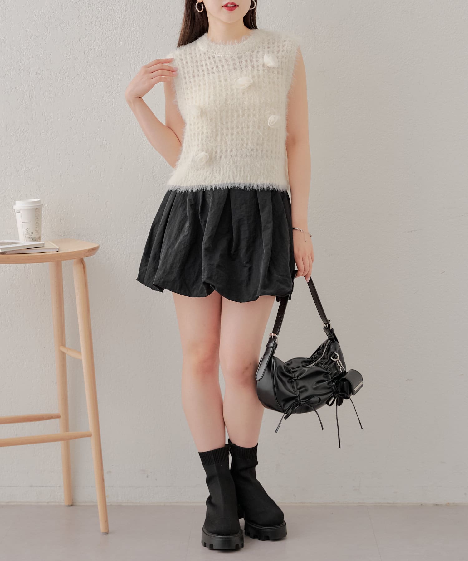 TRANOI . フリルヘムメッシュタンクトップ（タンクトップ