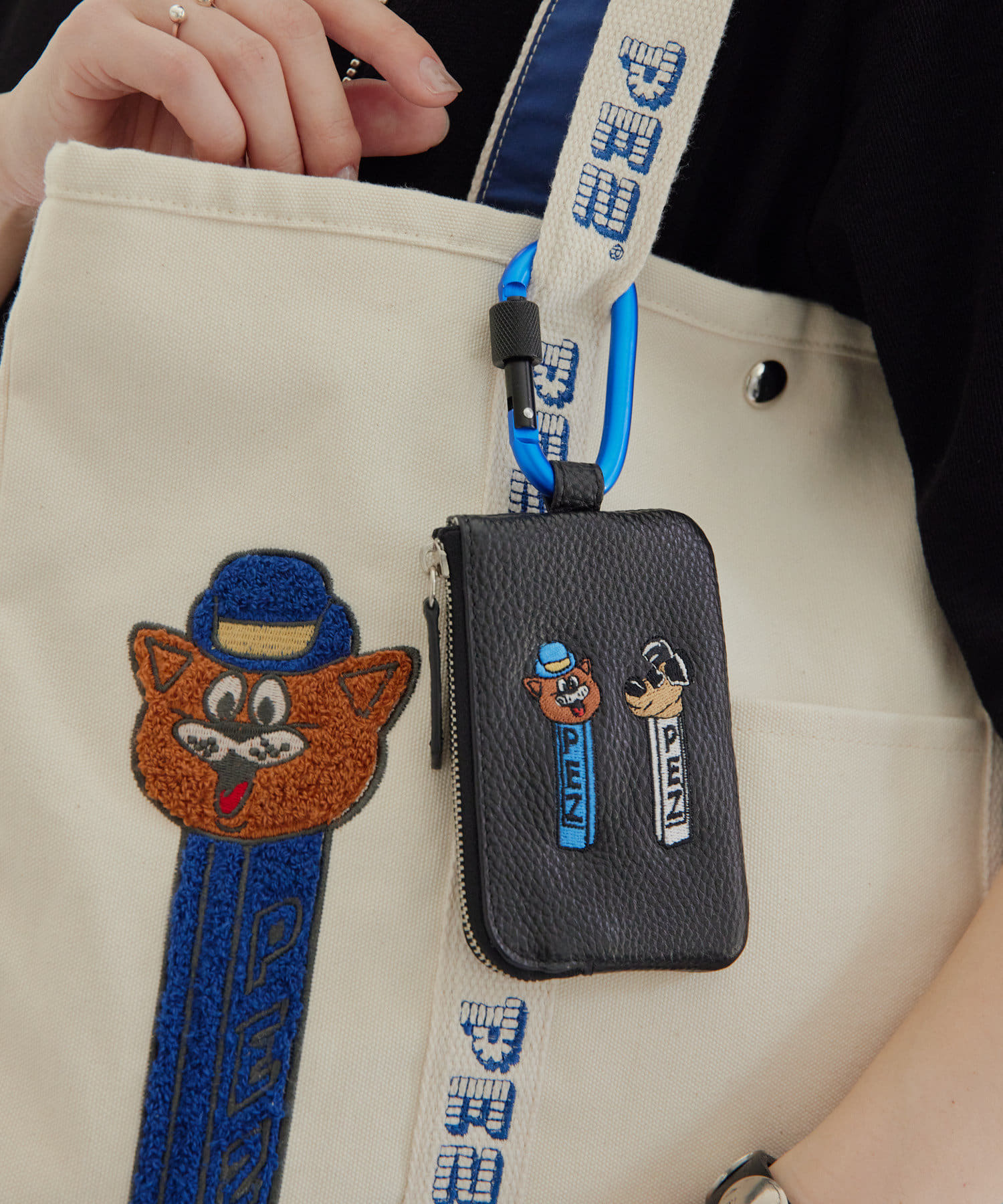 ear PAPILLONNER(イア パピヨネ) 【PEZ(ペッツ) ×ear】《牛革》カラビナ付きパス＆キーケース