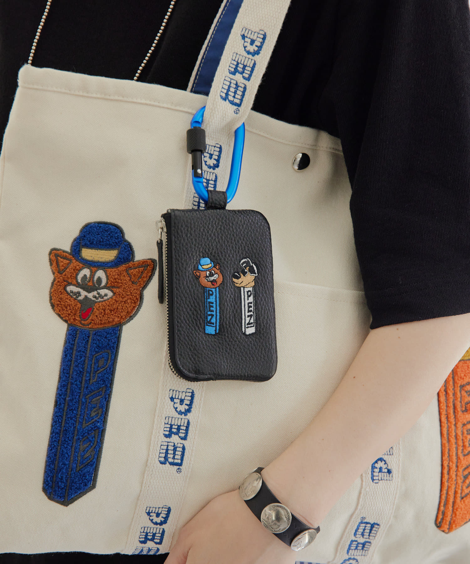 ear PAPILLONNER(イア パピヨネ) 【PEZ(ペッツ) ×ear】《牛革》カラビナ付きパス＆キーケース