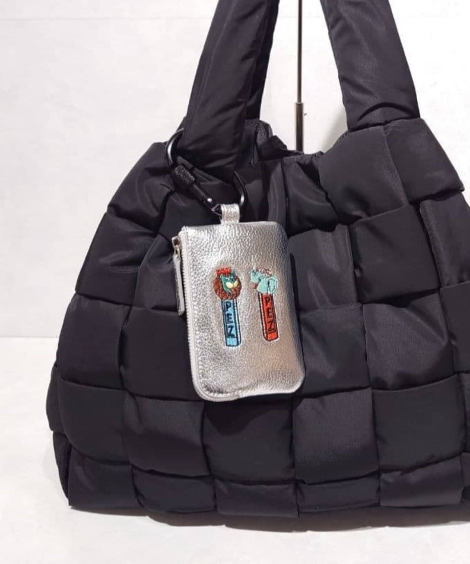 ear PAPILLONNER(イア パピヨネ) 【PEZ(ペッツ) ×ear】《牛革》カラビナ付きパス＆キーケース