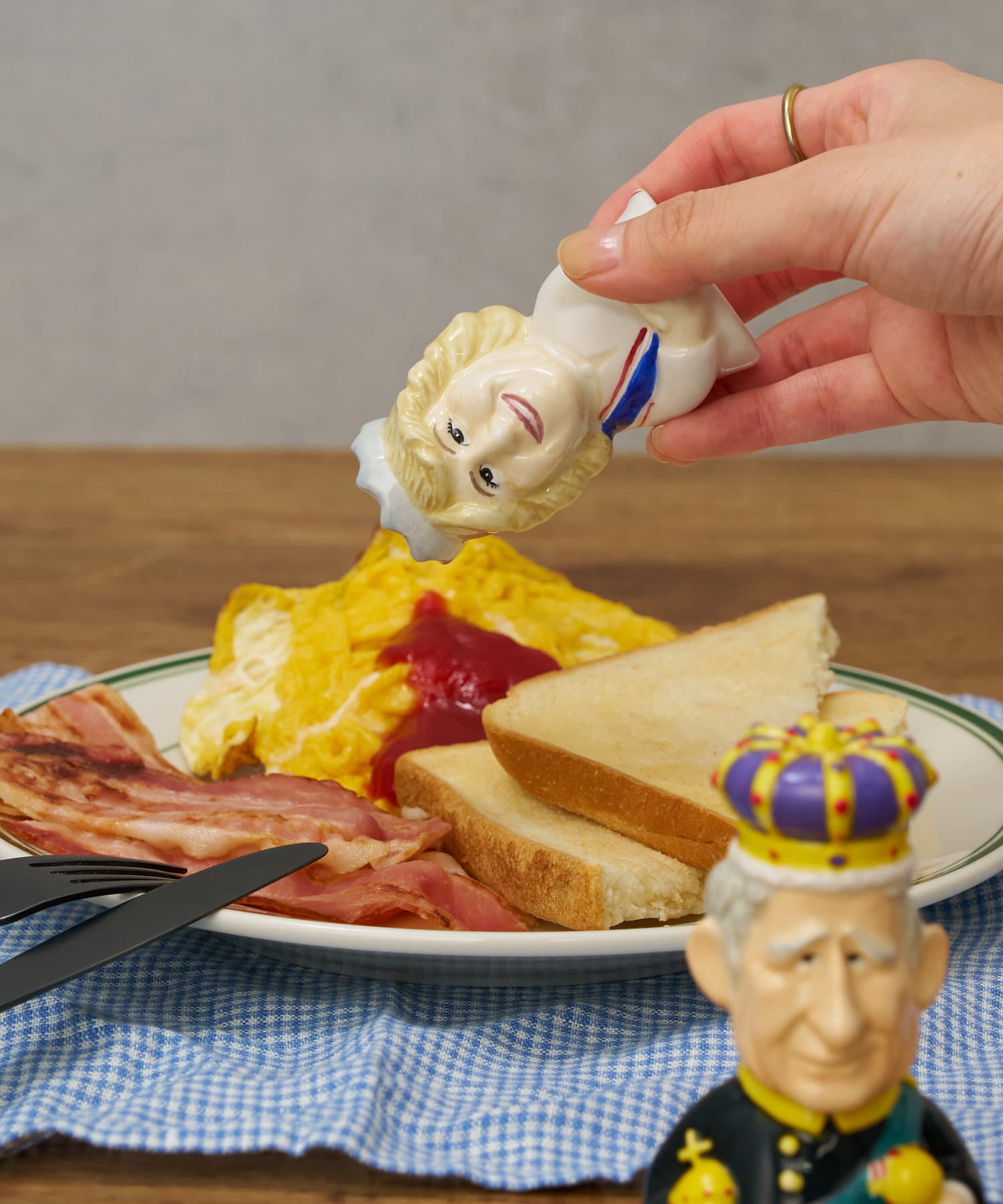 King Charles and Camilla Salt and Pepper Set | BIRTHDAY BAR(バースデイバー)ライフスタイル  | PAL CLOSET(パルクローゼット) - パルグループ公式ファッション通販サイト