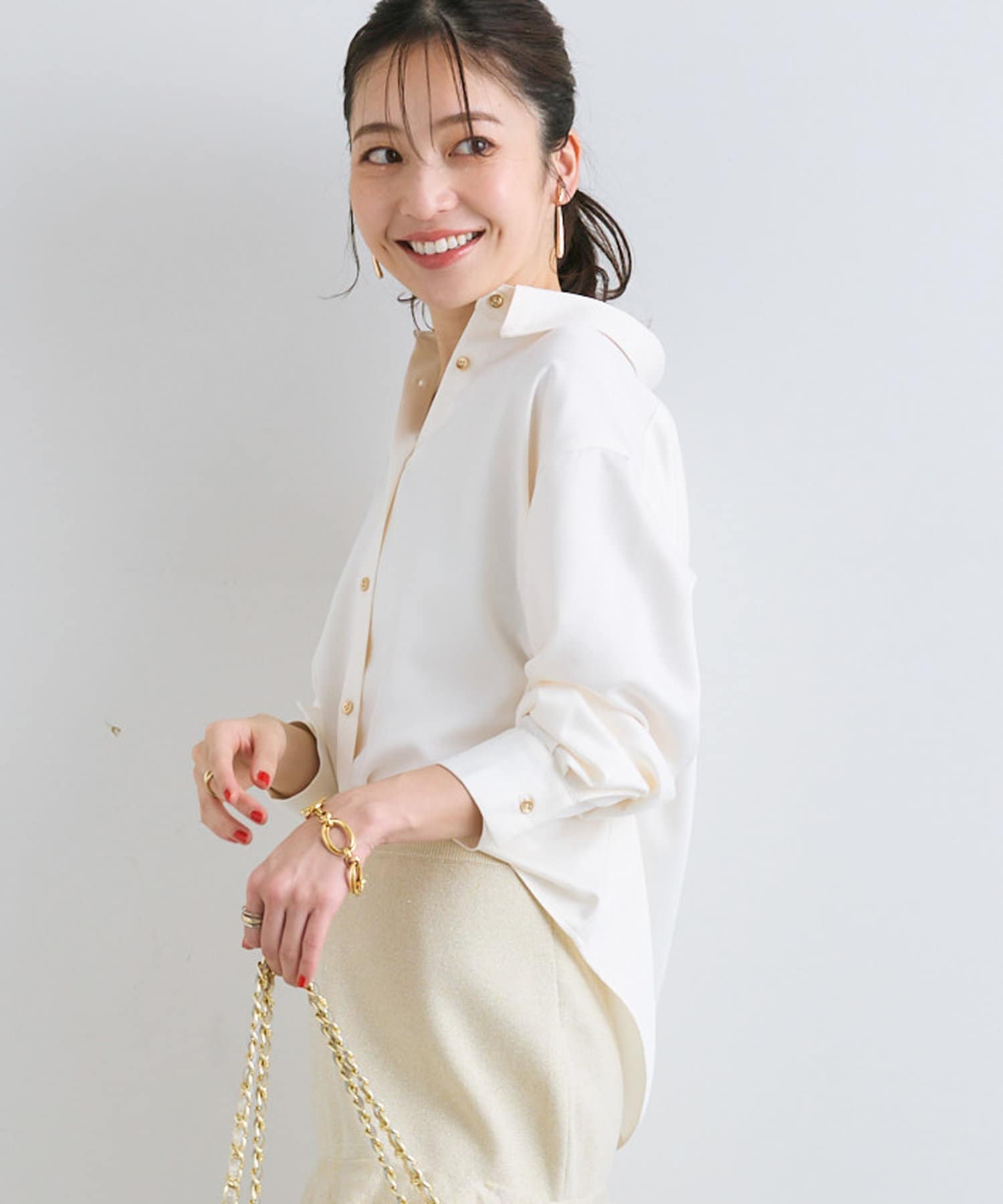 新品 La boutique BonBon 美人見えサテンシャツ オフホワイト 美人見え】サテンシャツ（シャツ/ブラウス）｜La boutique