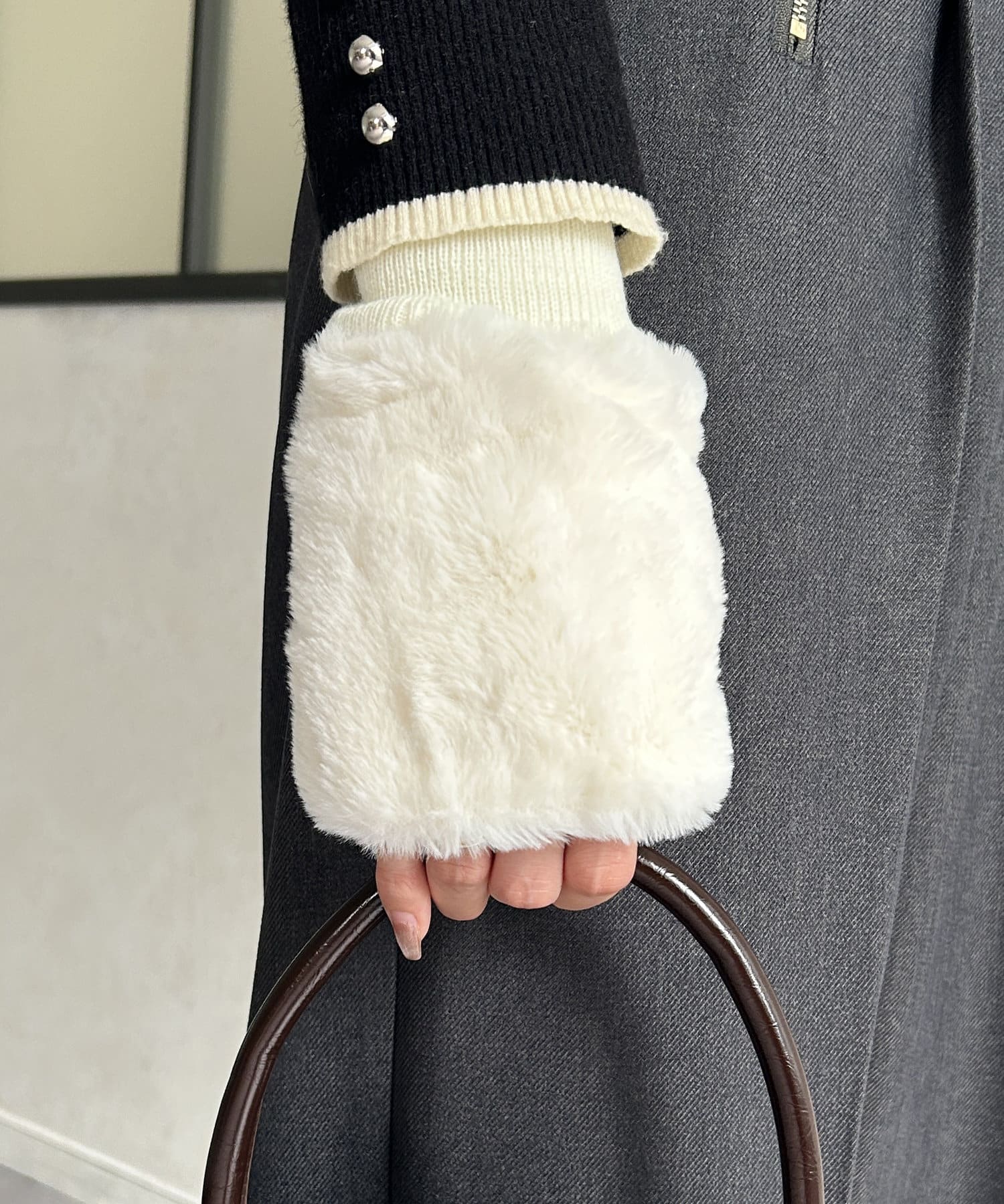 フェイクラビットファーハンドウォーマー | Thevon.(ゼヴォン