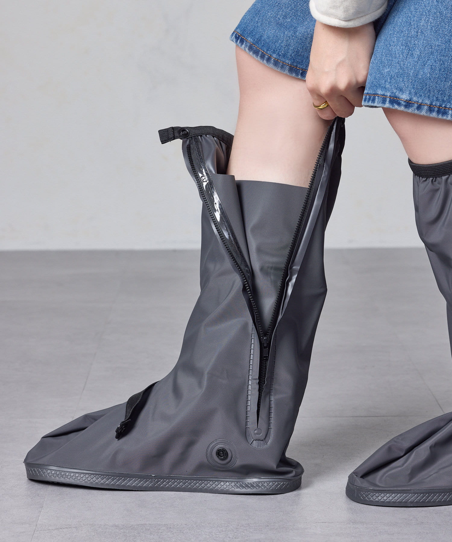 撥水加工》ロングシューズカバー：M | 3COINS(スリーコインズ