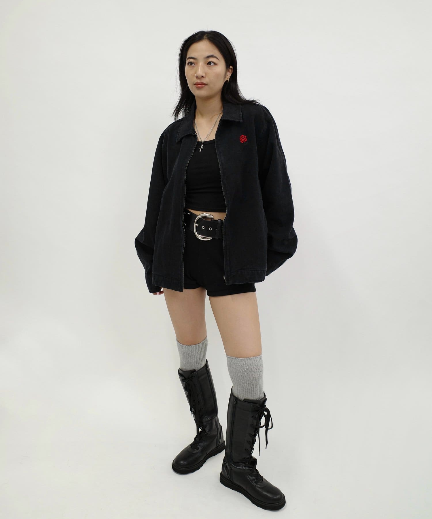 Sourcream/サワークリーム】バラ刺繍ロゴジップブルゾン | WHO'S WHO