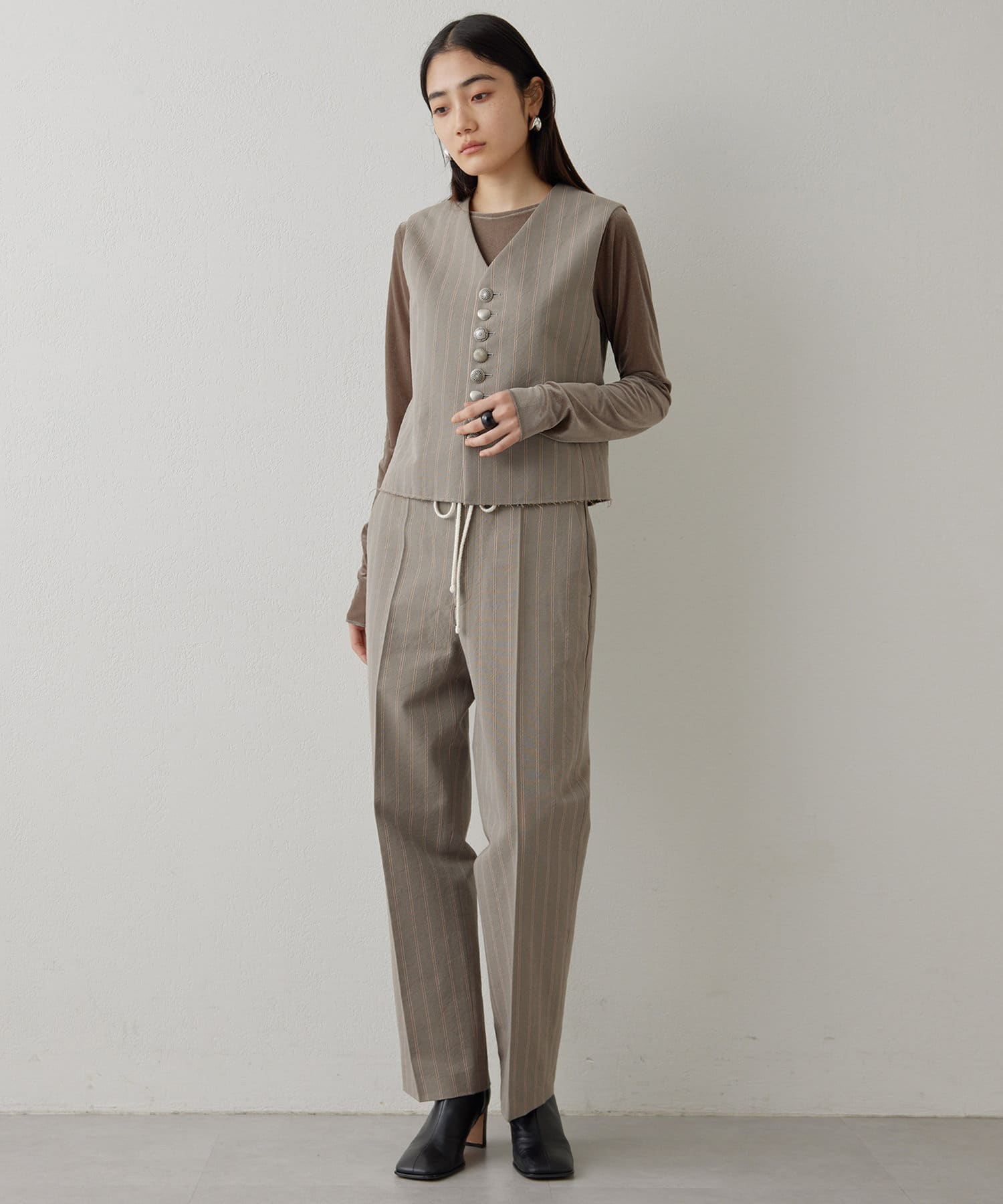 Whim Gazette リネンストレッチストライプパンツ ¥27,500 Whim Gazette（ウィムガゼット）の「リネンストレッチストライプ
