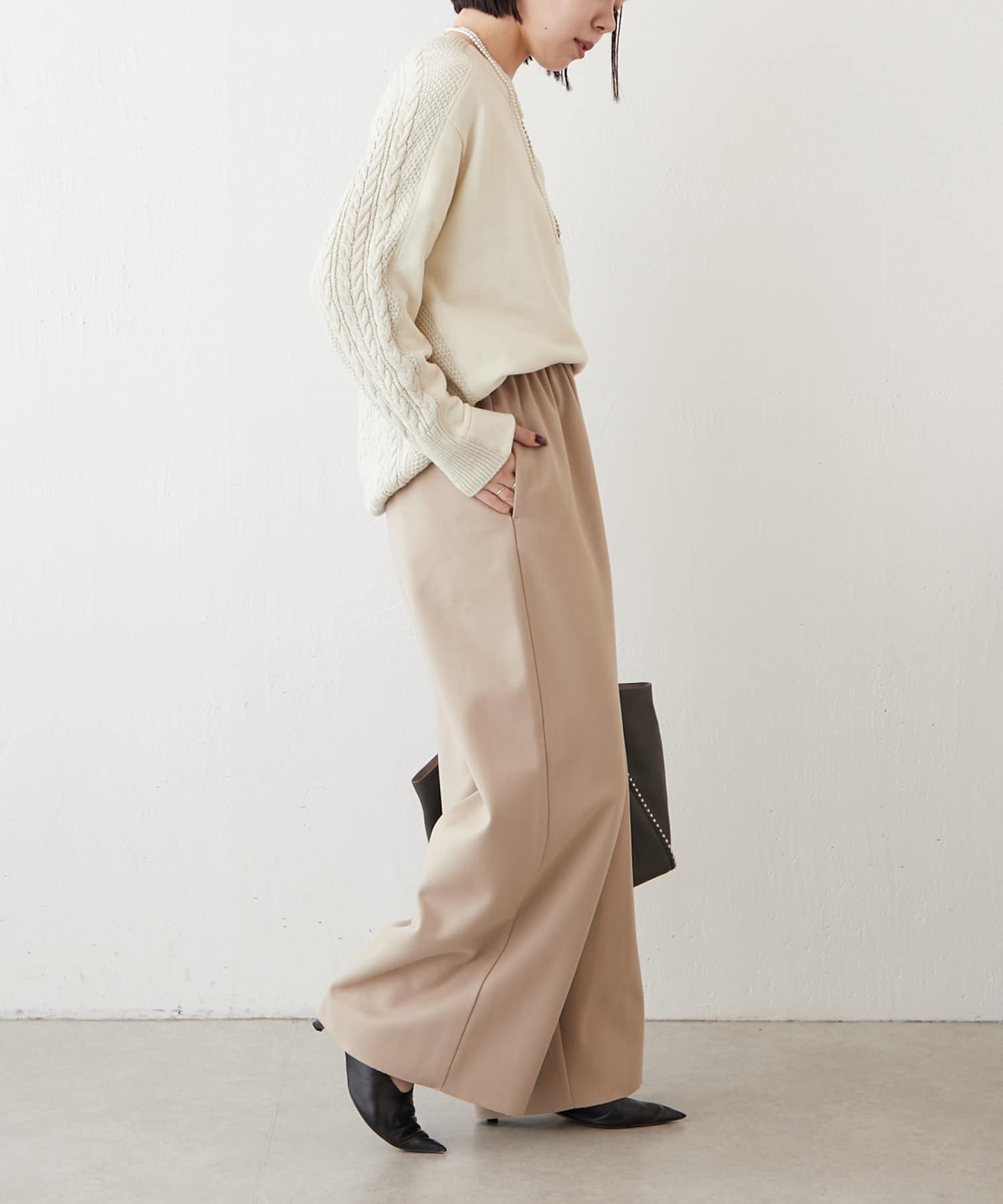 サンドベージュの裏毛ニット 新色登場】裏毛ニットドッキングプルオーバー | Jena espace