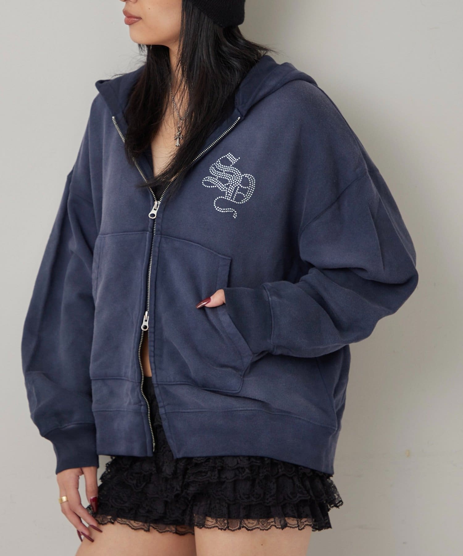 WHO’S WHO gallery(フーズフーギャラリー) 【SLOPPY/スロッピー】ラインストーンジップパーカー