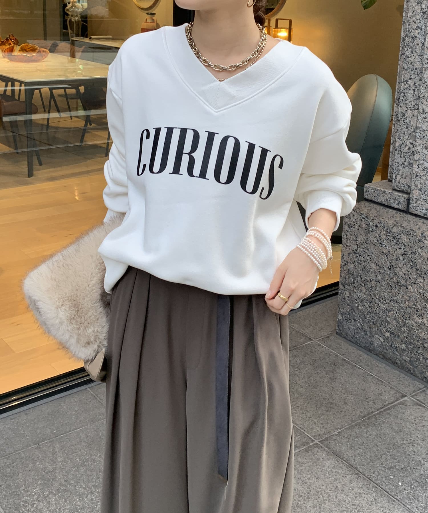 DOUDOU(ドゥドゥ) 【WEB限定】Vネックロゴプルオーバー