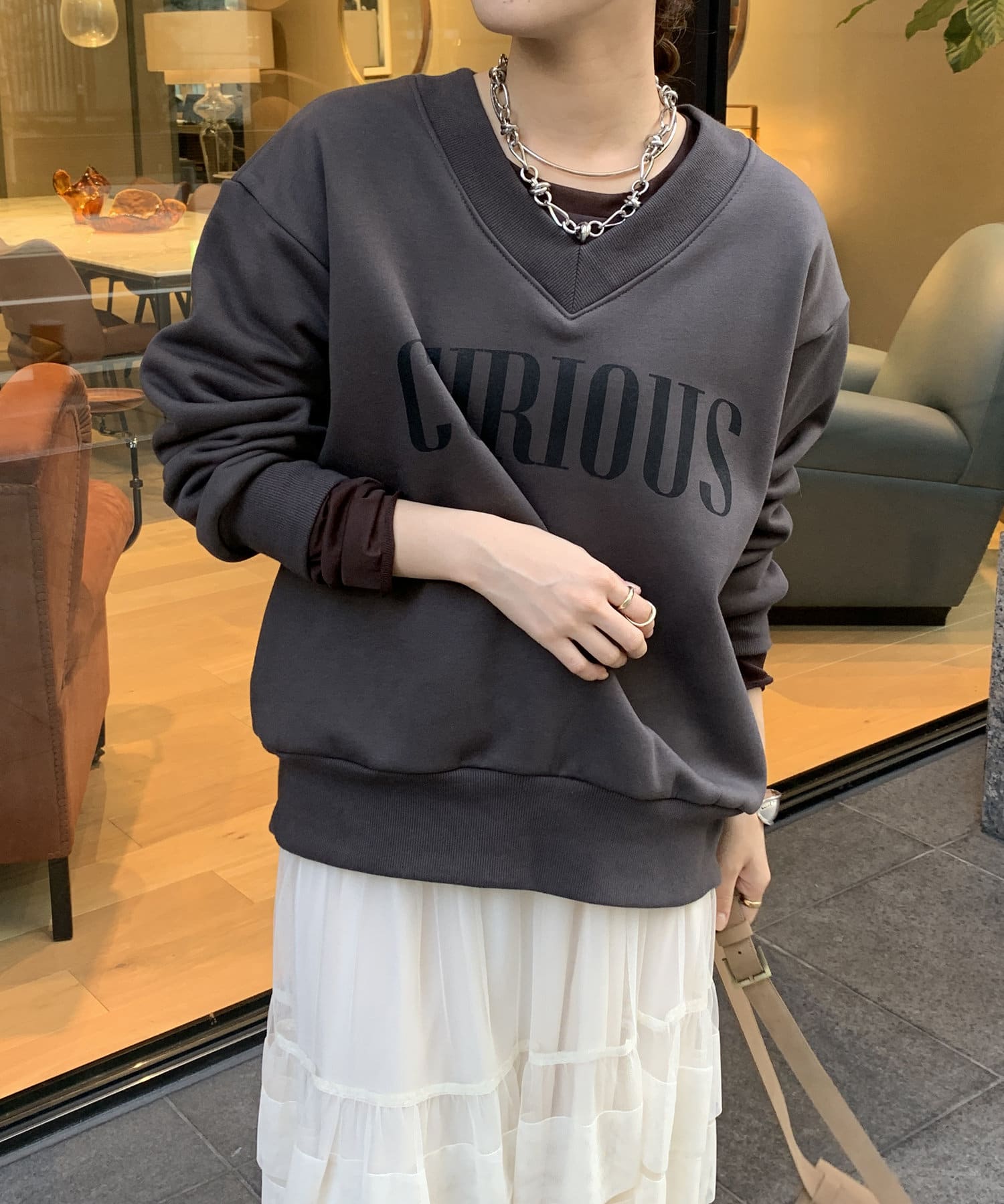 DOUDOU(ドゥドゥ) 【WEB限定】Vネックロゴプルオーバー