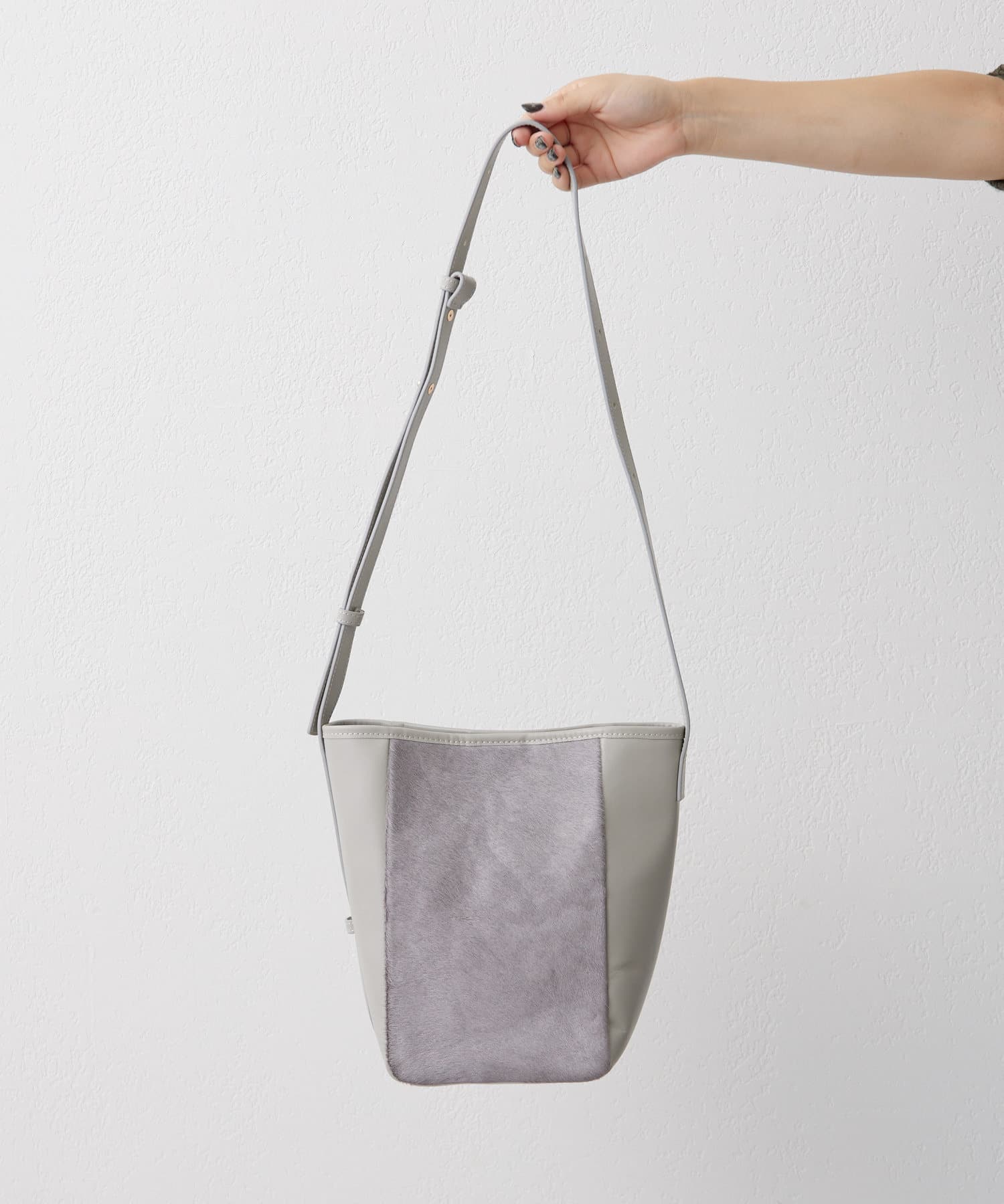 本革/500mlペットボトルも入る！/軽量370g》カウファーショルダー  