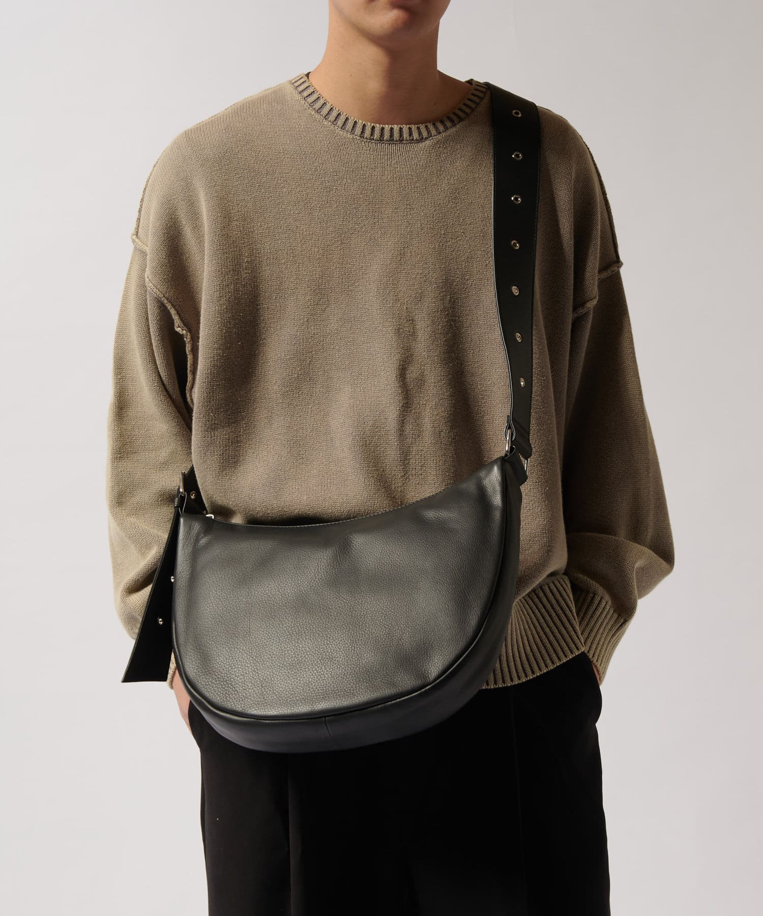 Lui's(ルイス) half moon bag/L cow nappa（ショルダーバッグ）
