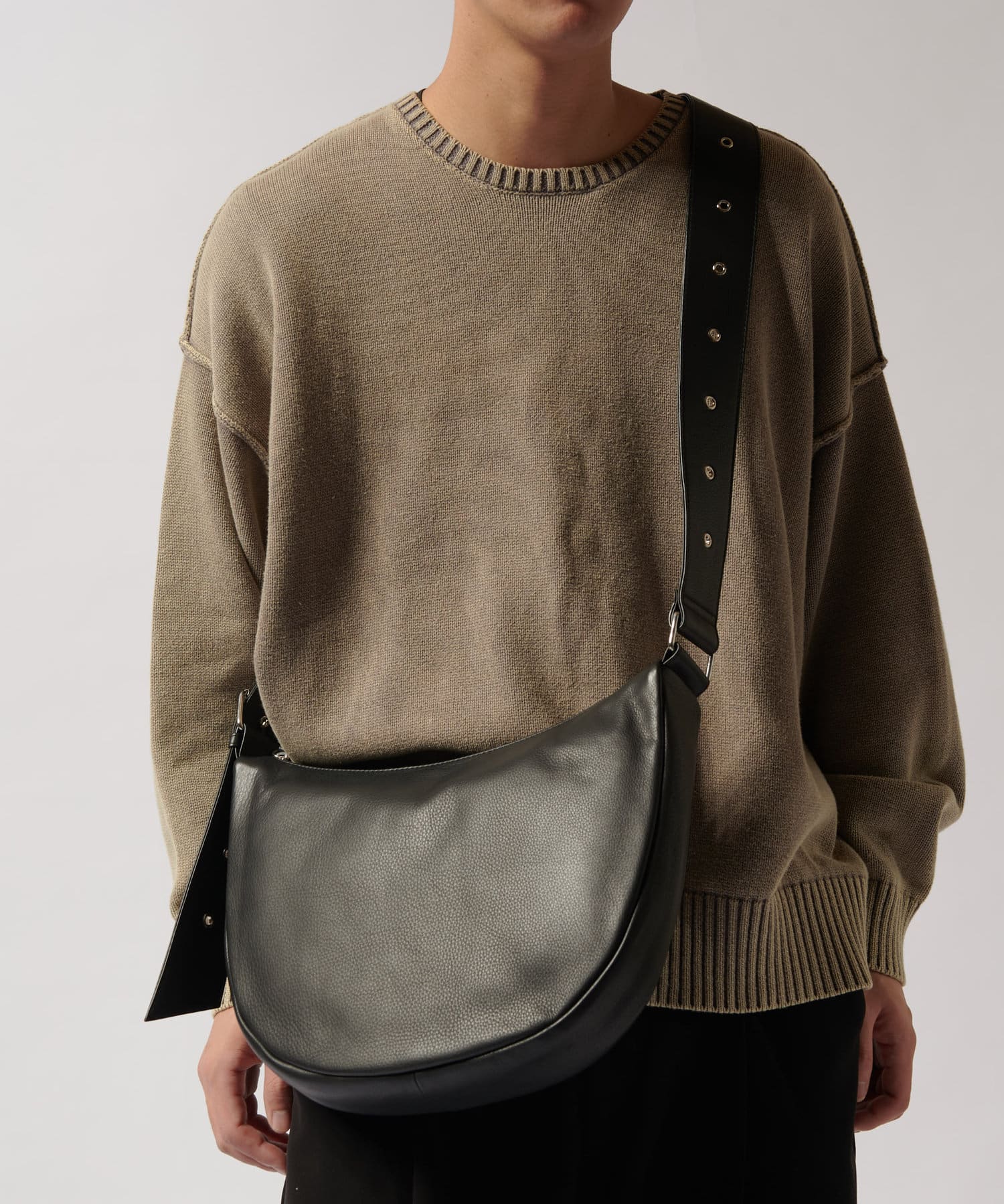 Lui's(ルイス) half moon bag/L cow nappa（ショルダーバッグ）