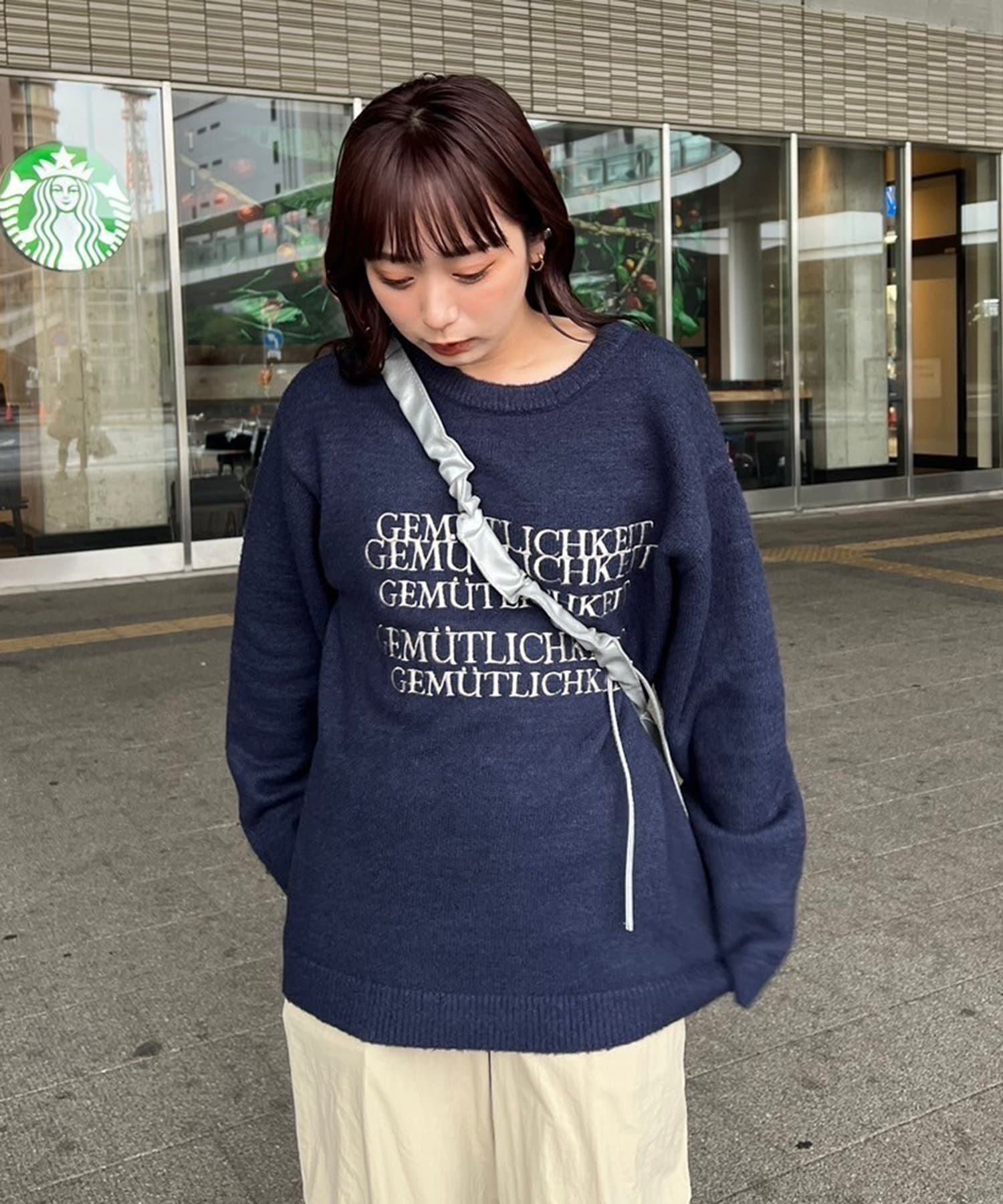 NUNIFE】《さやべびコラボ》フェザーモールロゴプルオーバー | Remind