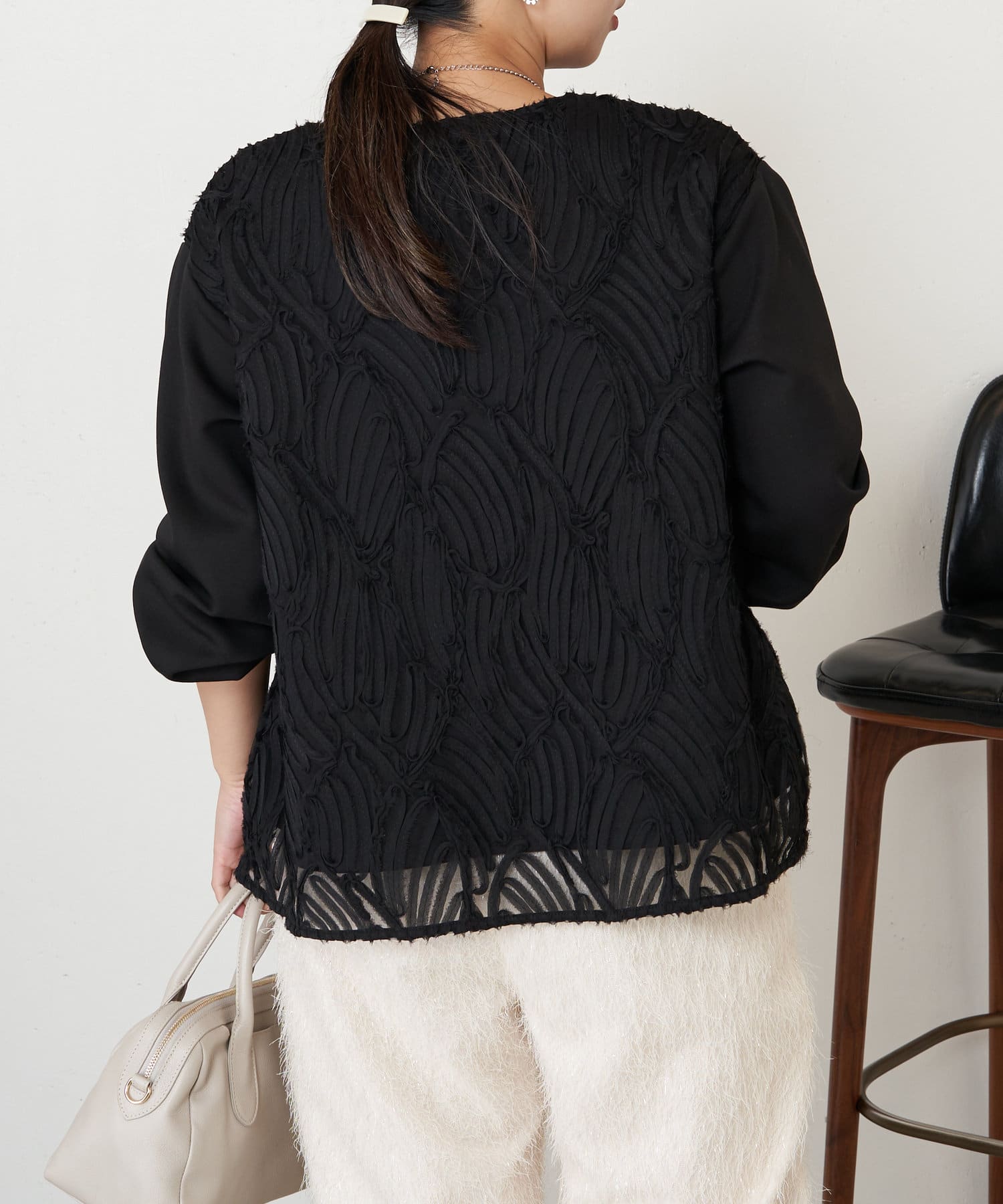 Jena　espace merveilleux(ジェナ　エスパスメルヴェイユ) コード刺繍プルオーバー