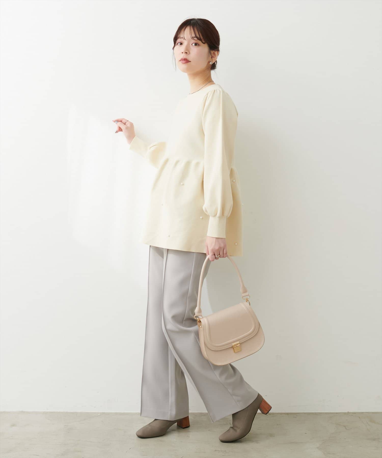 NICE CLAUP / OLIVE des OLIVE OUTLET(ナイスクラップ  / オリーブ デ オリーブ アウトレット) 【natural couture】パール付きペプラムニット