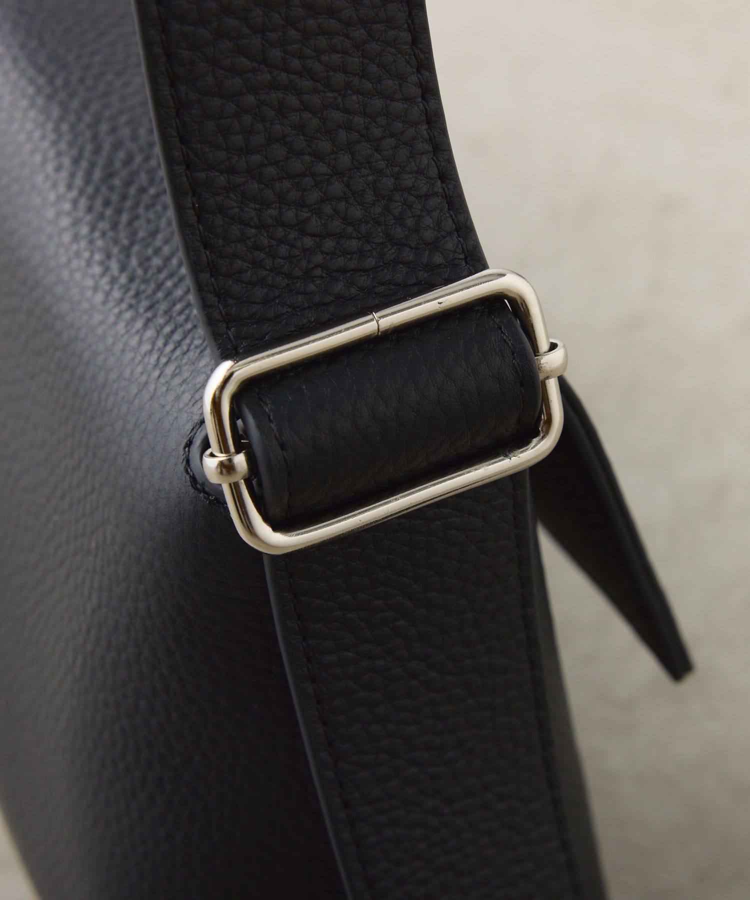 COLLAGE GALLARDAGALANTE(コラージュ ガリャルダガランテ) 《新色登場》【牛革/２WAY/500mlペットボトル収納可】シュリンクリンショルダーバッグ