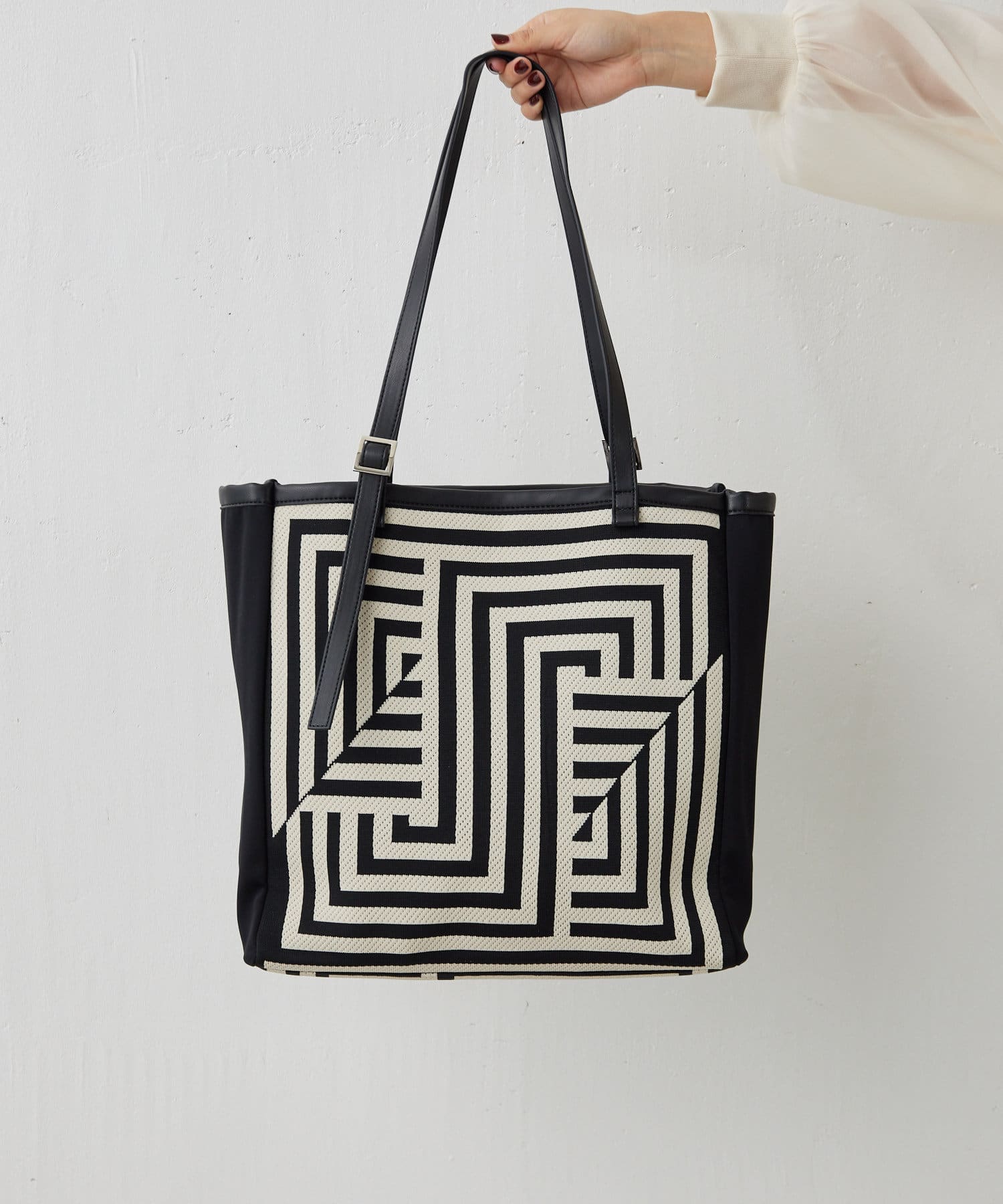 持ち手の長さ調節が可能！/A4サイズ対応/旅行にもおすすめ/ビッグ