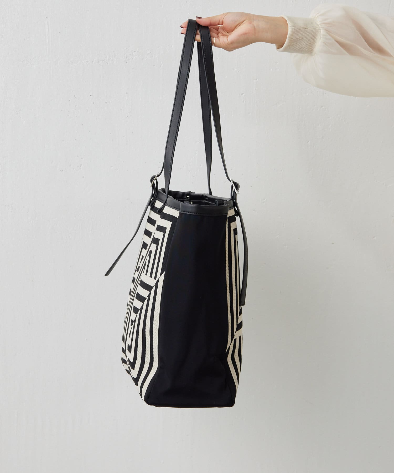 持ち手の長さ調節が可能！/A4サイズ対応/旅行にもおすすめ/ビッグ