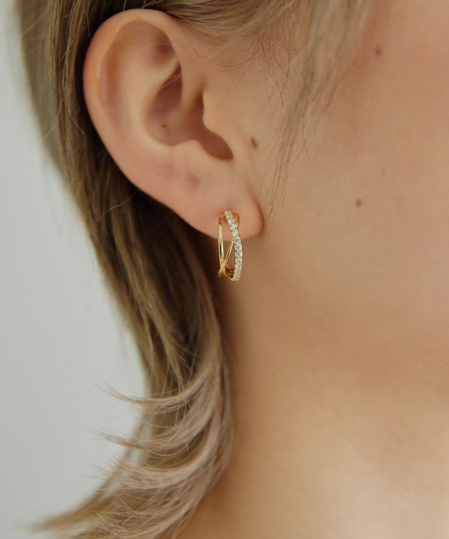 ear PAPILLONNER(イア パピヨネ) 《チタンポスト》クリスタルフープピアス