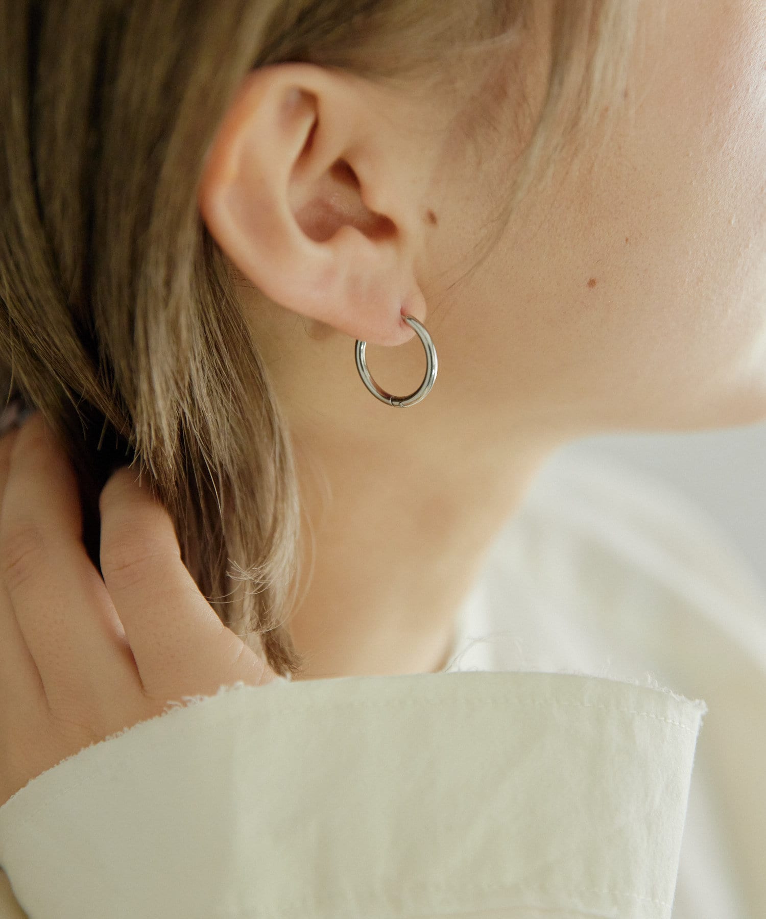 ear PAPILLONNER(イア パピヨネ) 《金属アレルギー対応/ステンレス/2WAY》バイカラーオーバルピアス