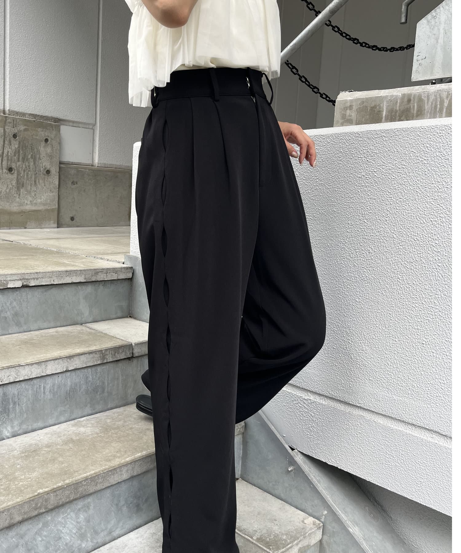 CAPRICIEUX LE'MAGE】サイドホールラインパンツ | OUTLET
