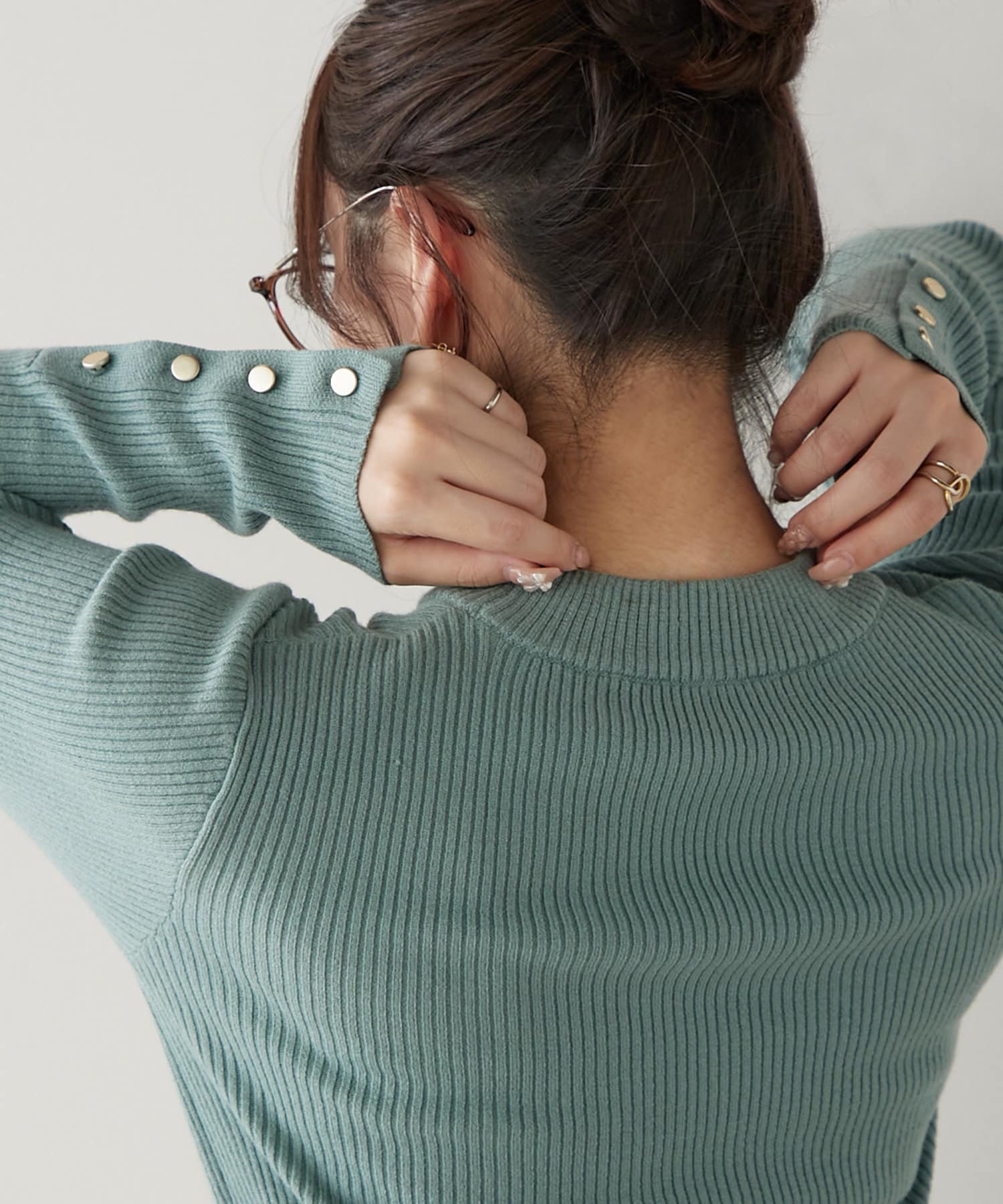 Remind me and forever(リマインドミーアンドフォーエバー) 袖ボタンハイネックリブニットプルオーバー