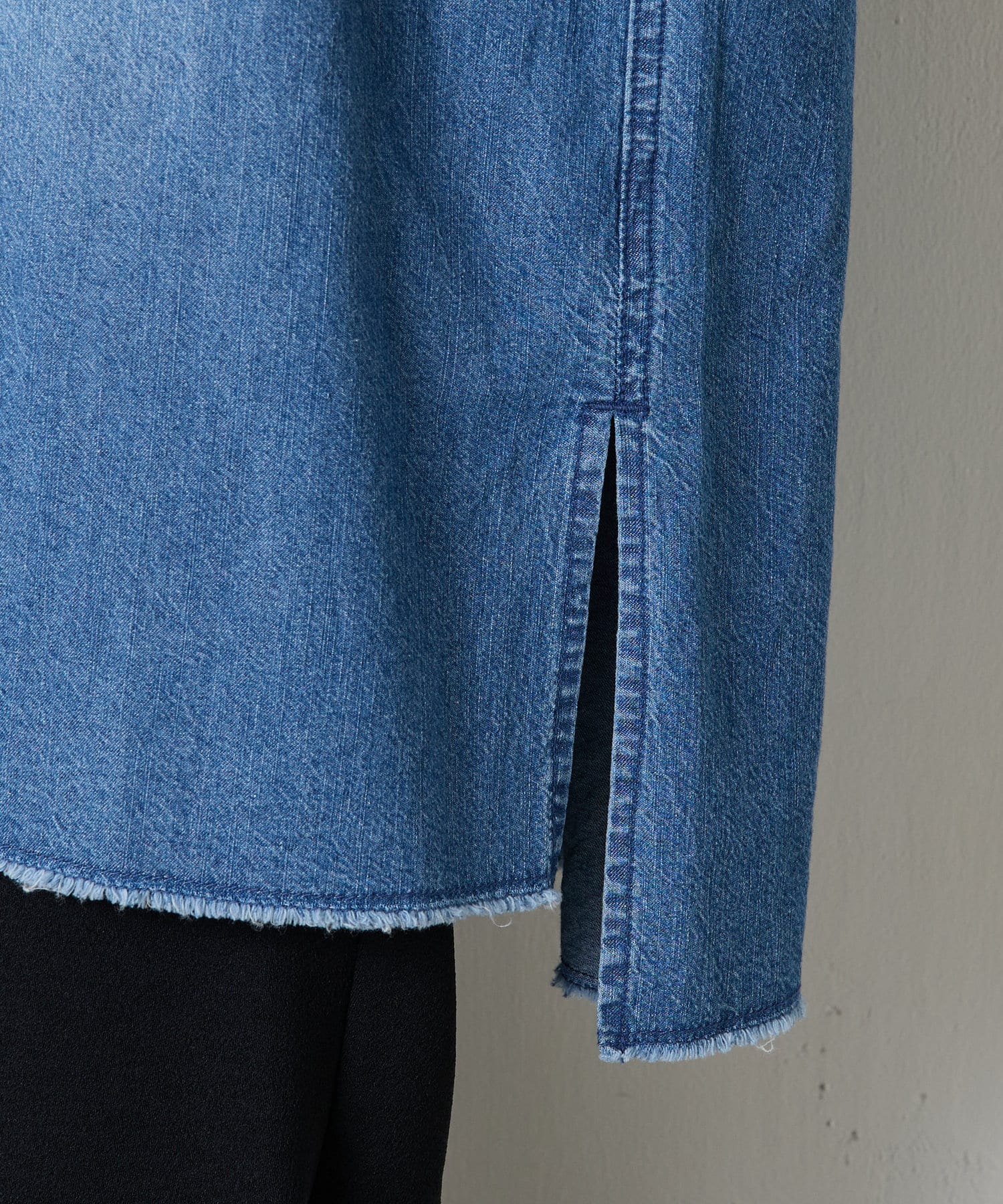 COLLAGE GALLARDAGALANTE(コラージュ ガリャルダガランテ) 【再入荷決定！着丈２種類あり/ショート丈/ロング丈】 スナッピングデニムシャツ