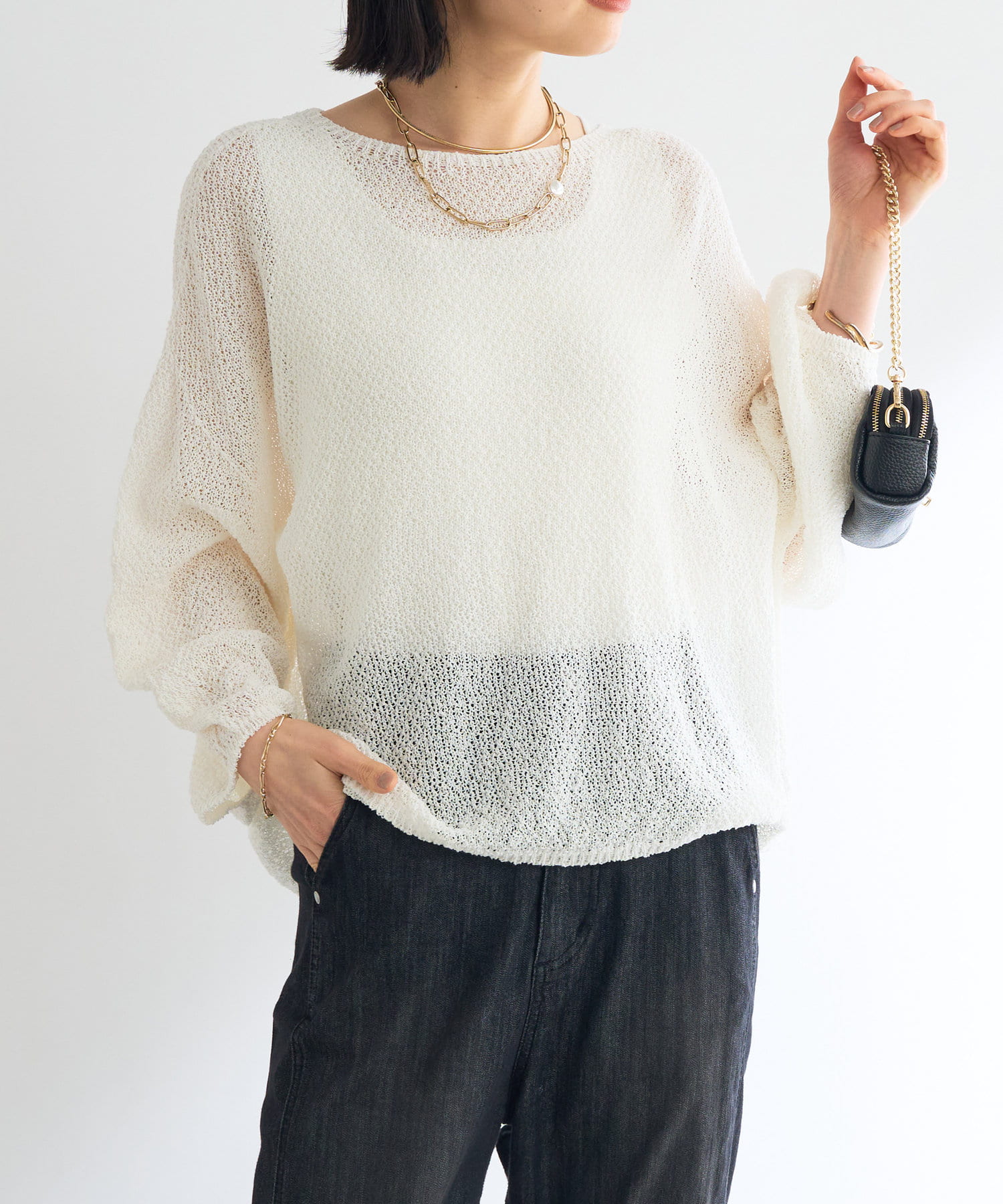 【商品ポイント】・涼しげな夏ニットで、大人の余裕を演出。和紙混紡の透かし編みプルオーバー・シンプルながらも、さりげない透け感と立体的な編地が着こなしに奥行きを与えてくれます。・デイリーユースから、ちょ