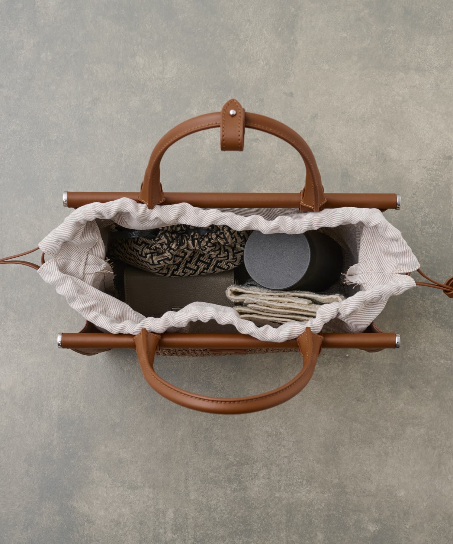 イアクッチ】ドゥリアーデ RETE PAGLIA/RUGA ハンドバッグ